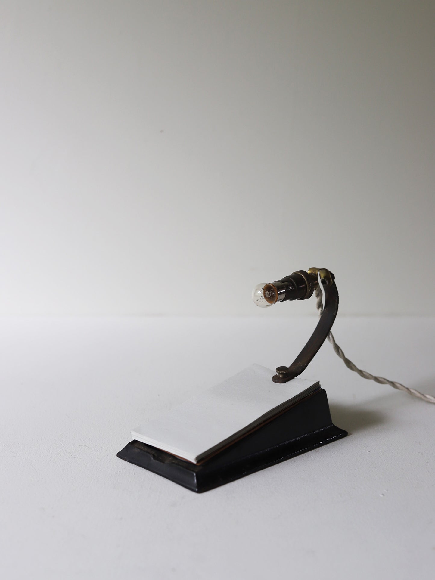 MEMO STAND LAMP