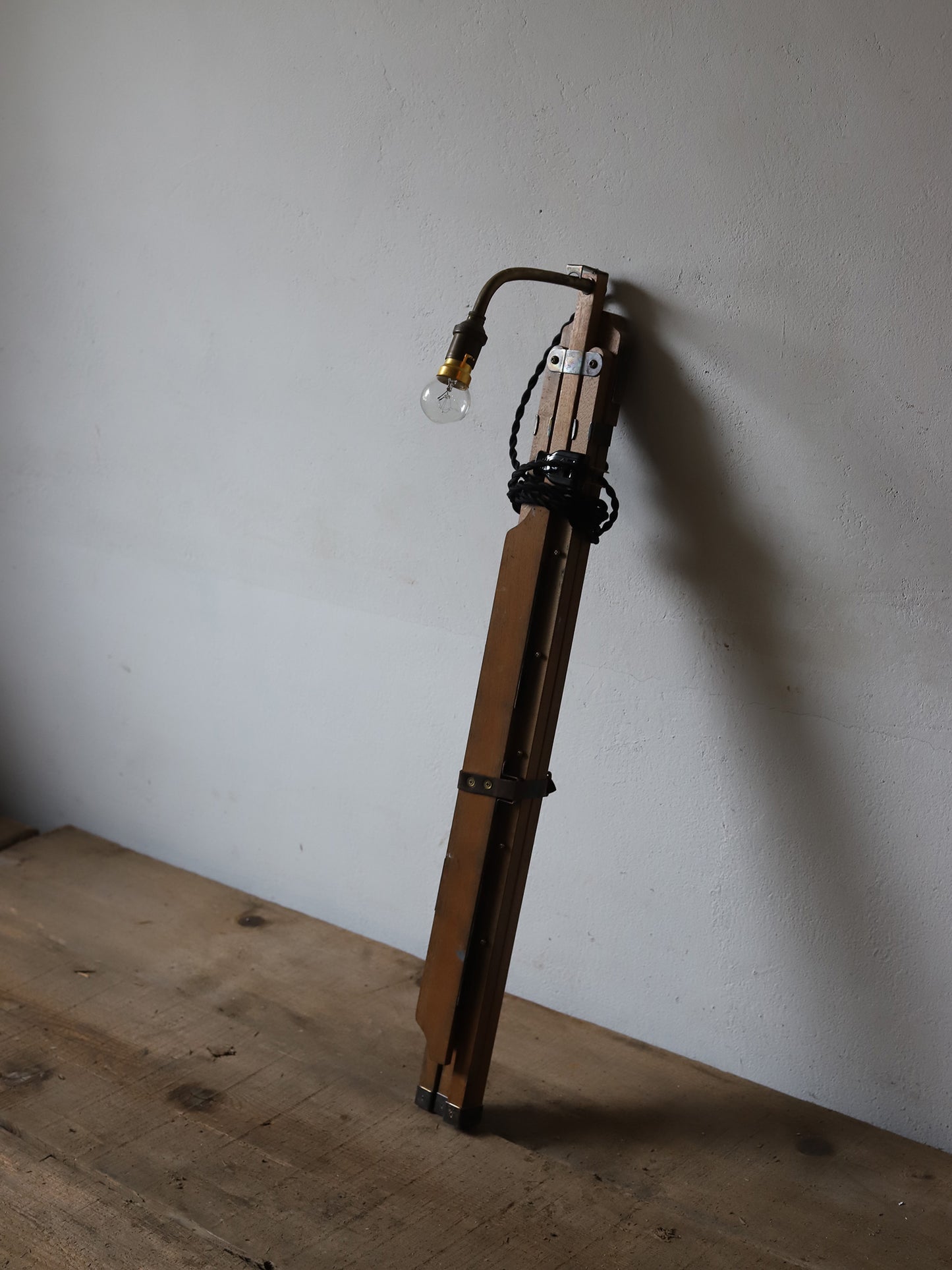 EASEL LAMP