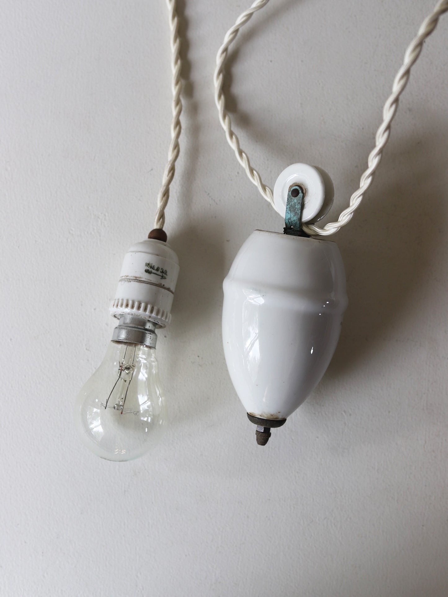 POTTERY LIFTING LAMP