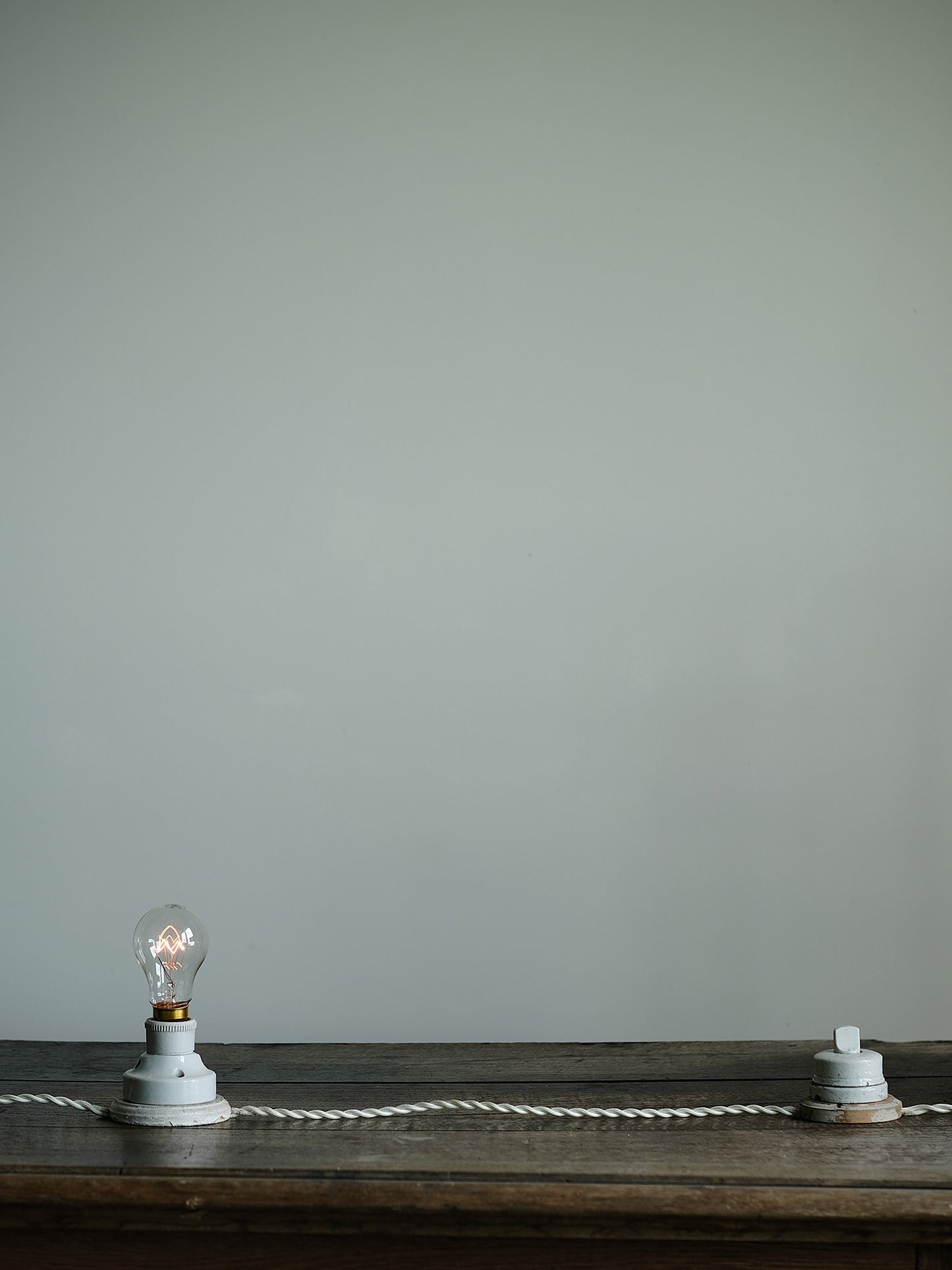 2 SOCKET LAMP WITH SWITCH : A