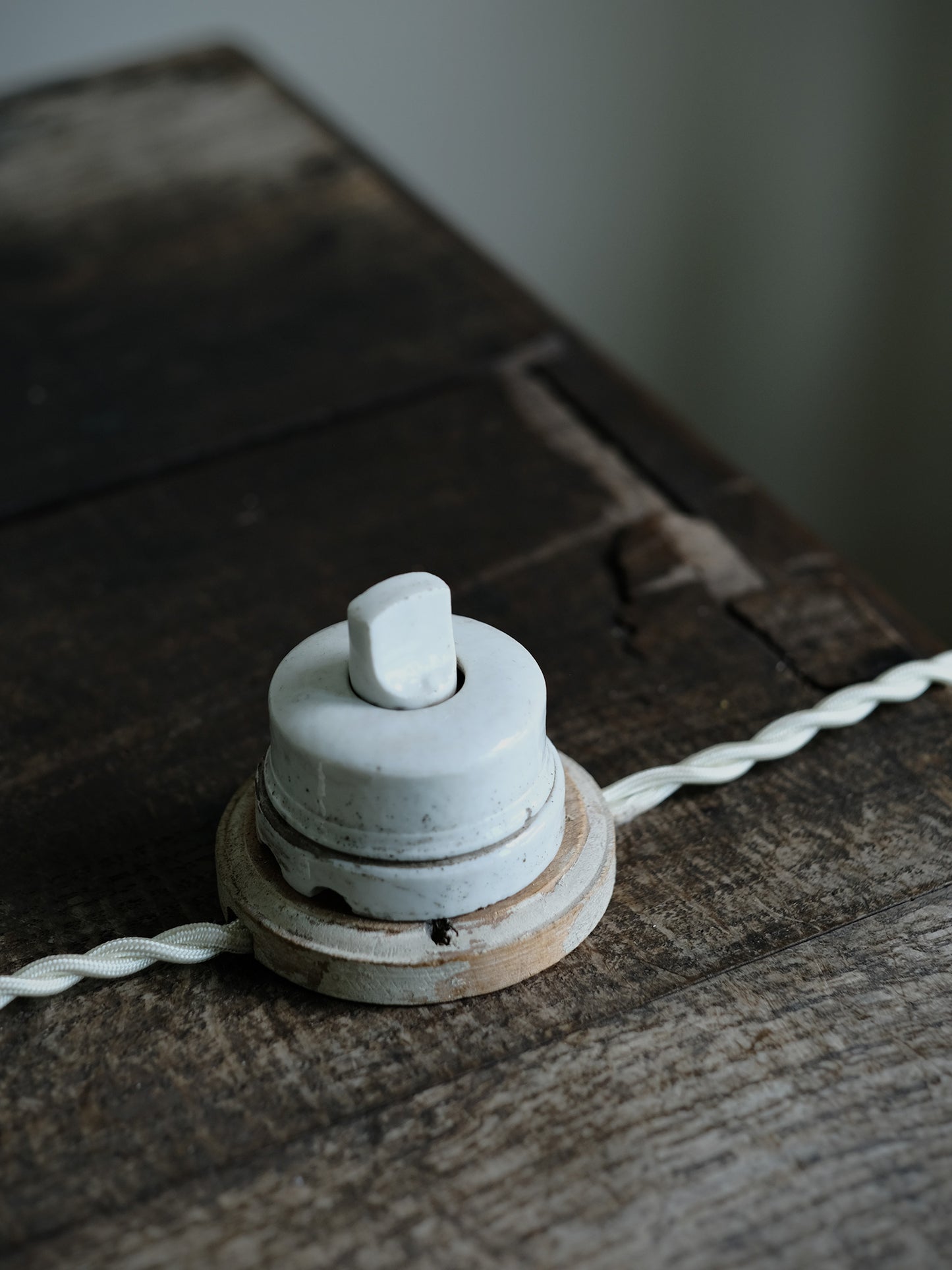 2 SOCKET LAMP WITH SWITCH : A