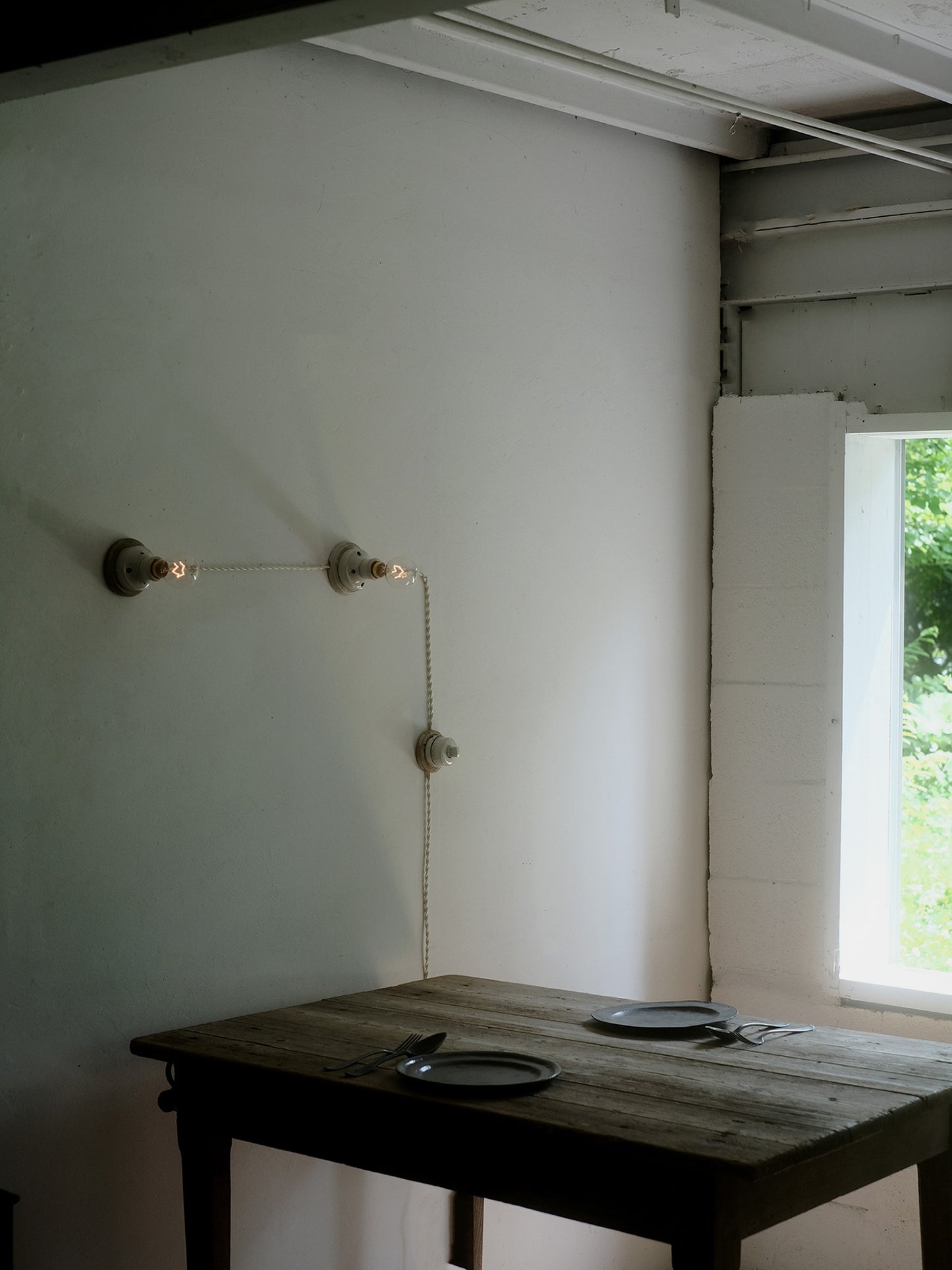 2 SOCKET LAMP WITH SWITCH : A