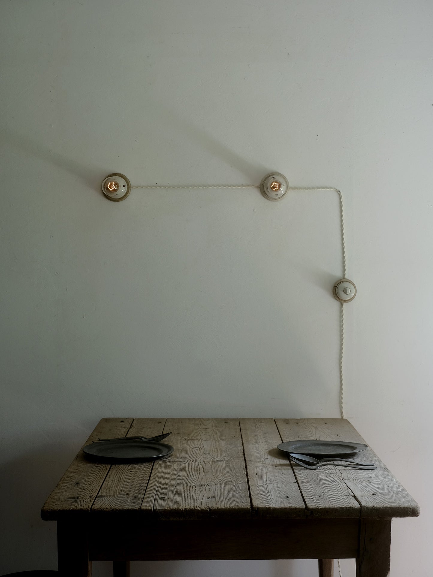 2 SOCKET LAMP WITH SWITCH : A