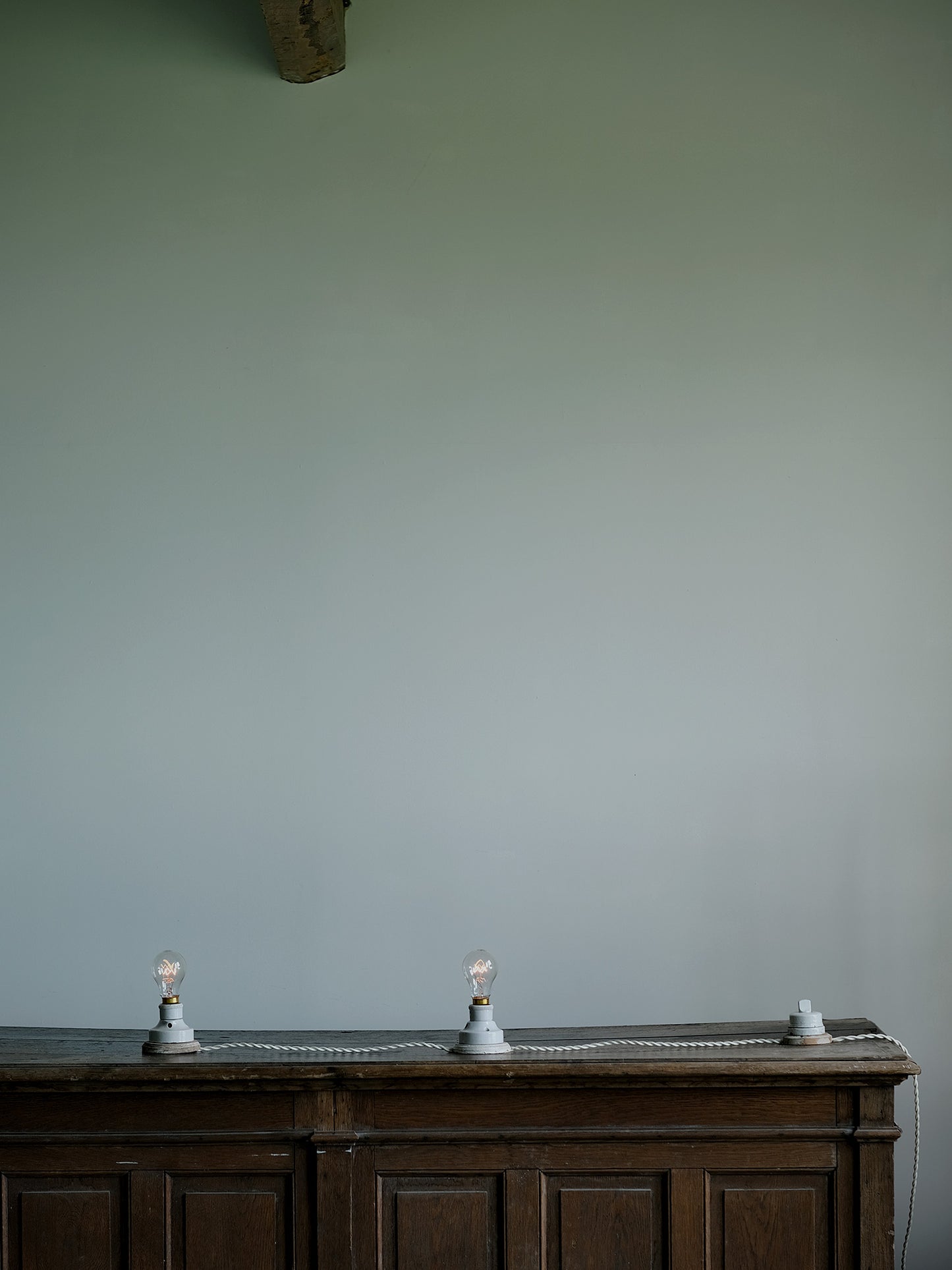 2 SOCKET LAMP WITH SWITCH : A
