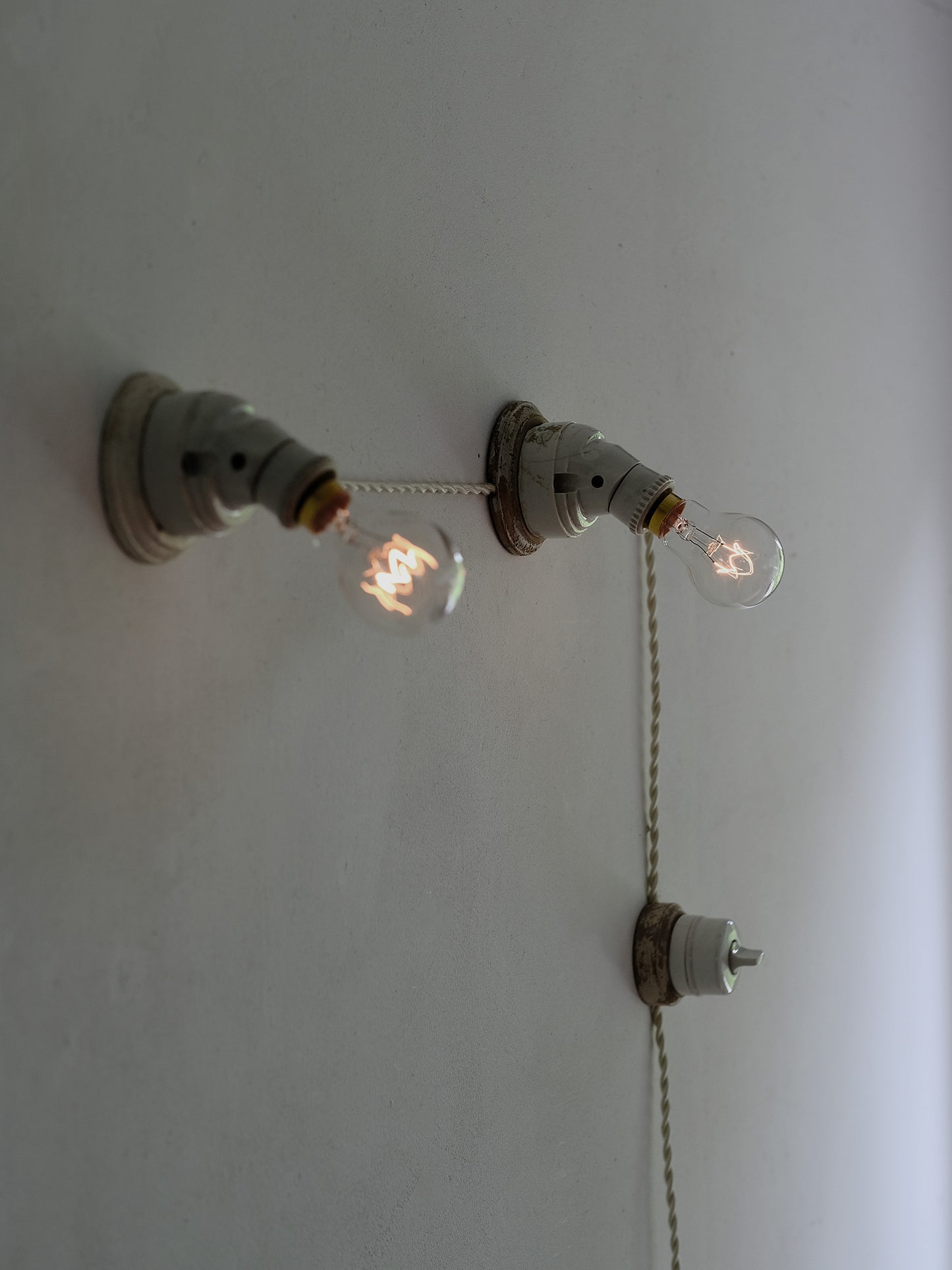 2 SOCKET LAMP WITH SWITCH : B