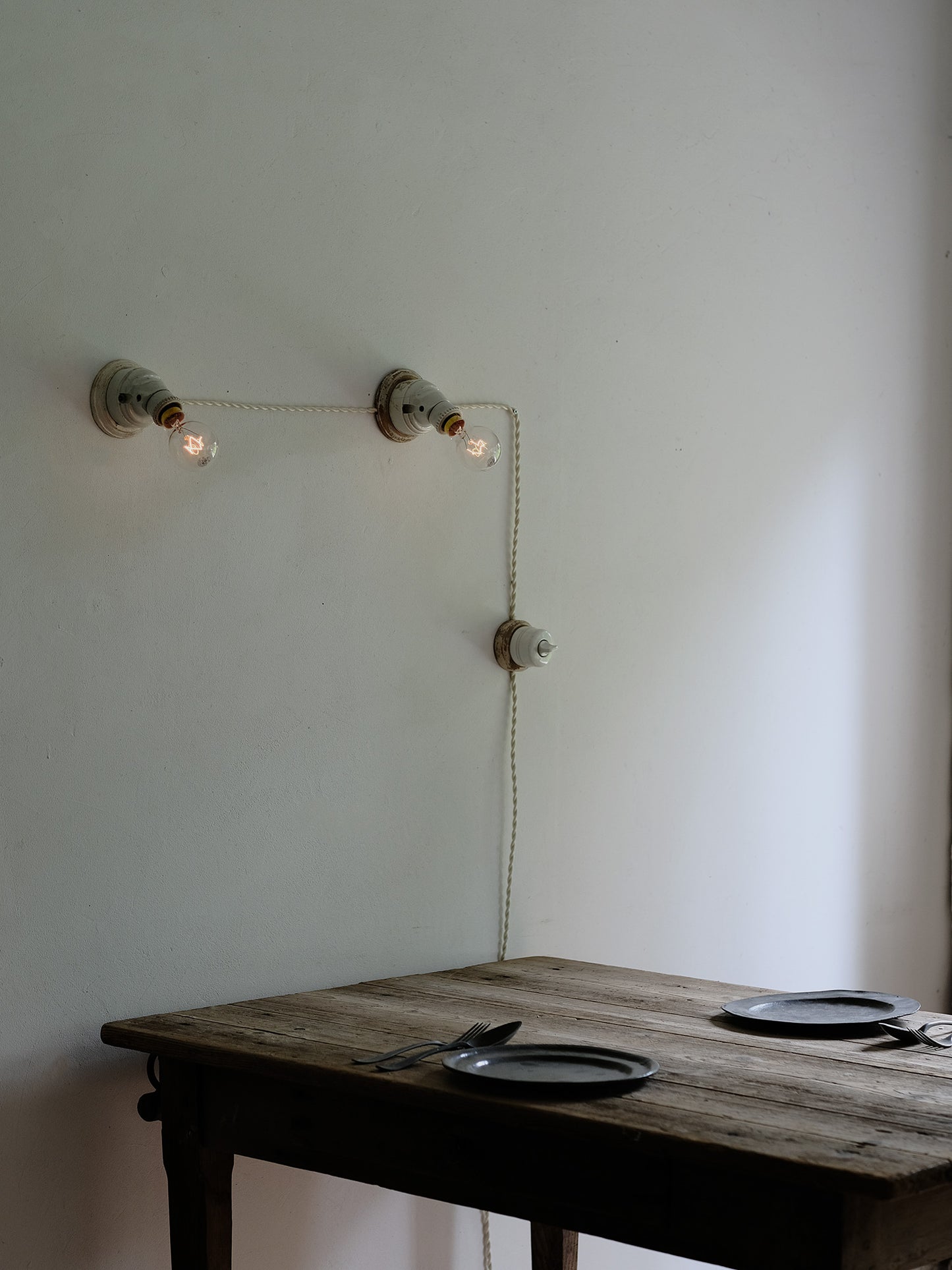 2 SOCKET LAMP WITH SWITCH : B