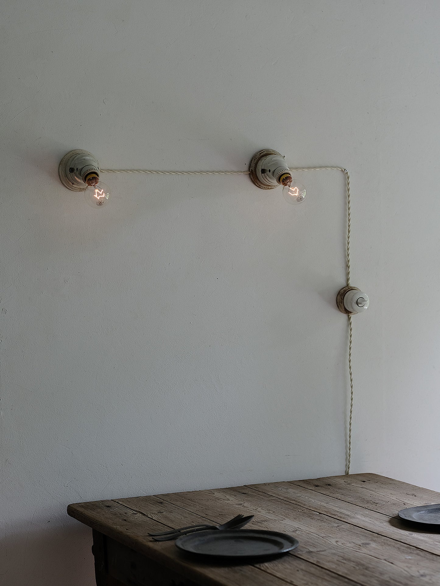 2 SOCKET LAMP WITH SWITCH : B