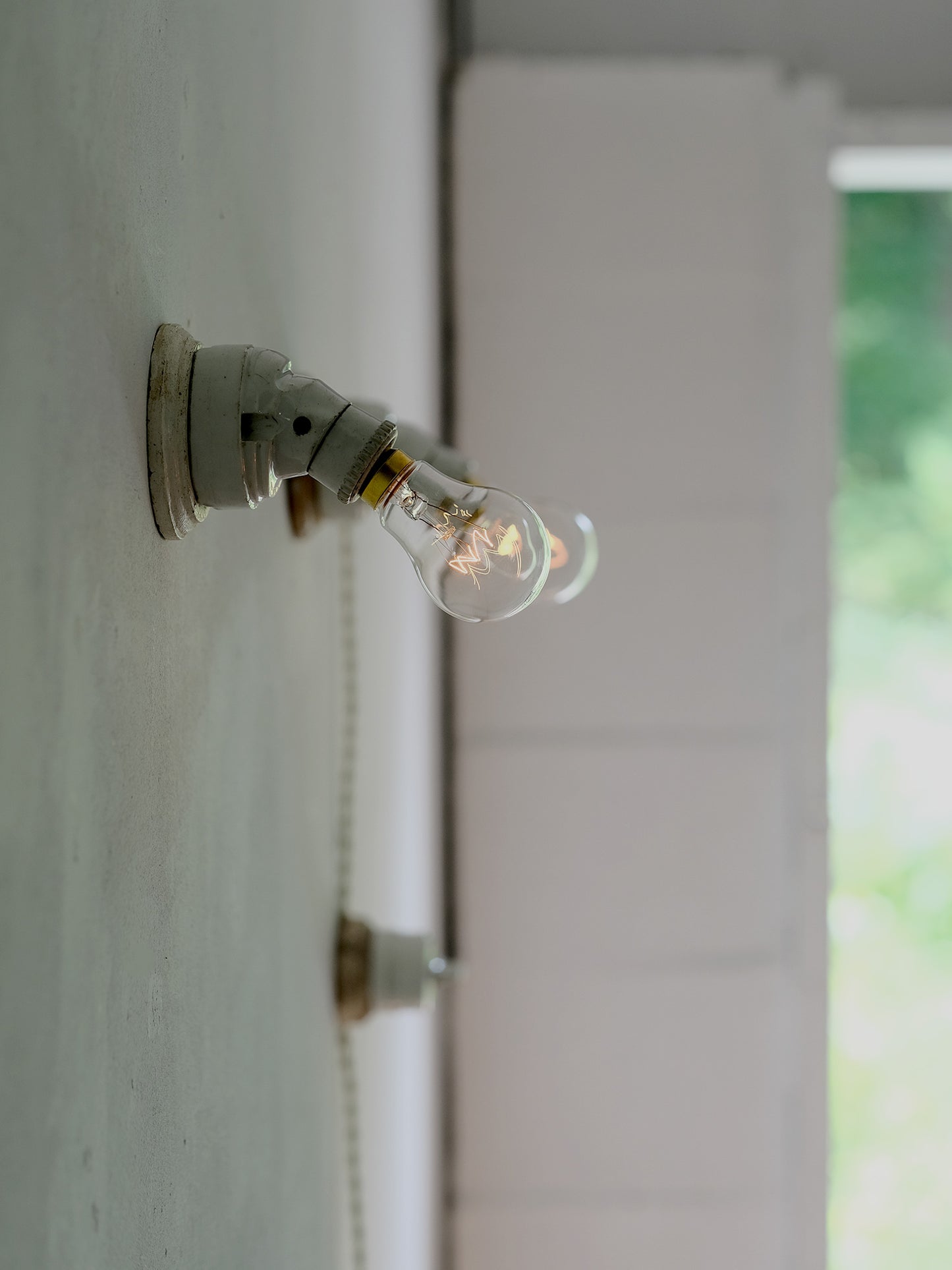 2 SOCKET LAMP WITH SWITCH : B