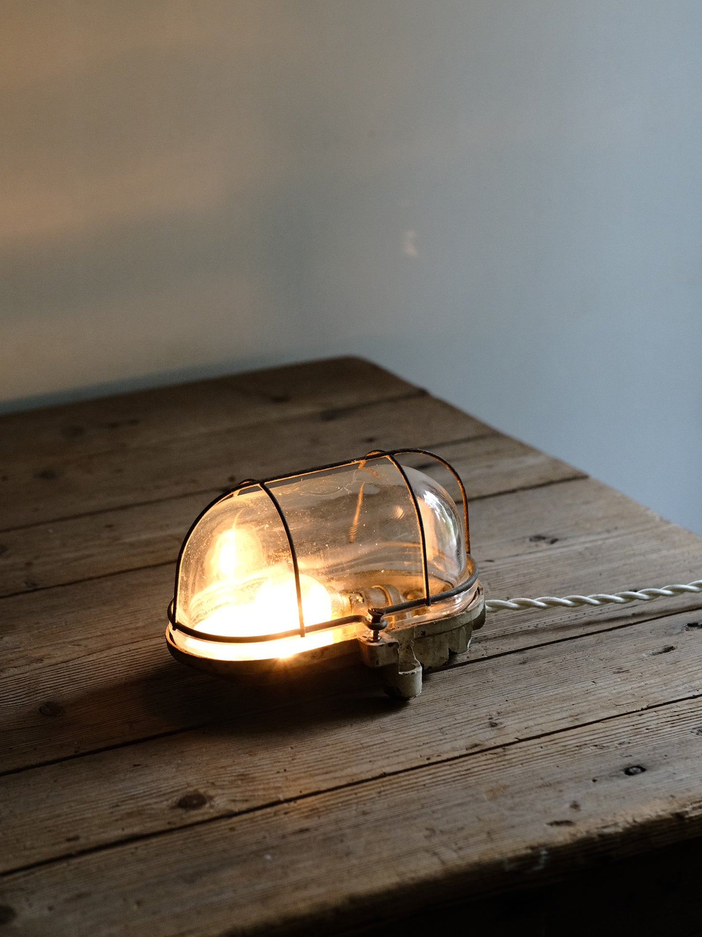 CAPSULE LAMP & SW