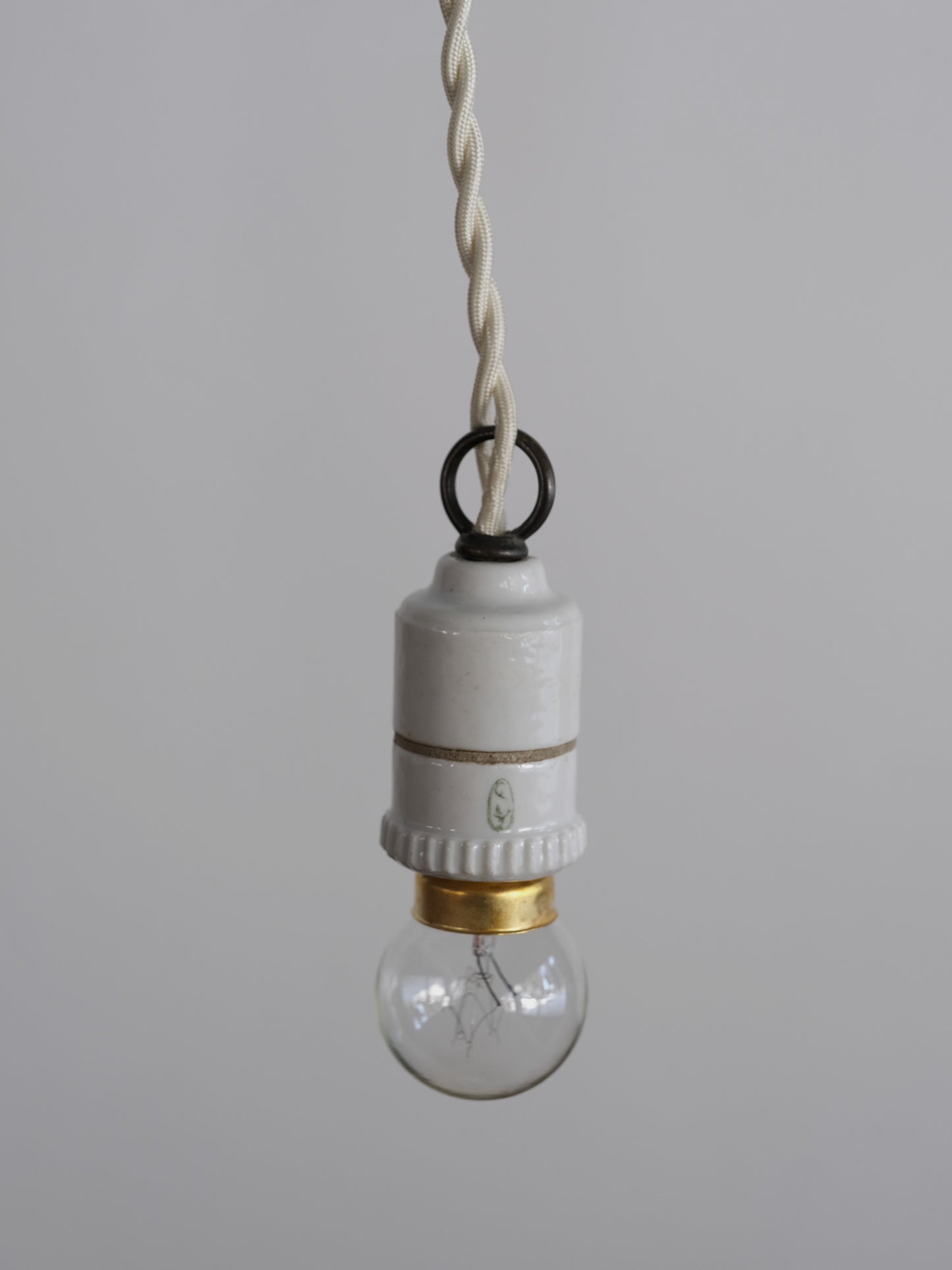 PORCELAINE SOCKET LAMP:C