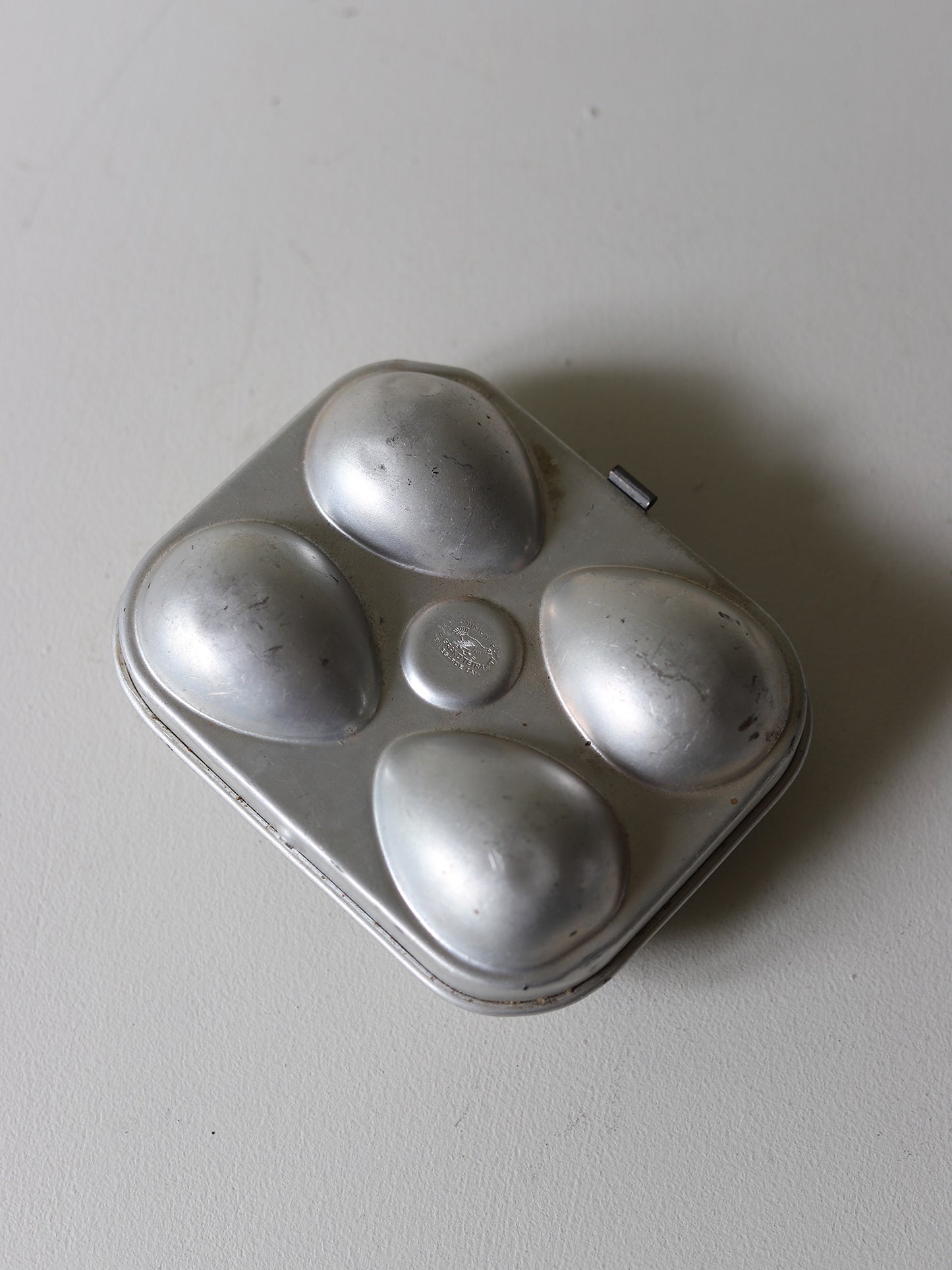 LE GRAND TETRAS EGG CARRY : A