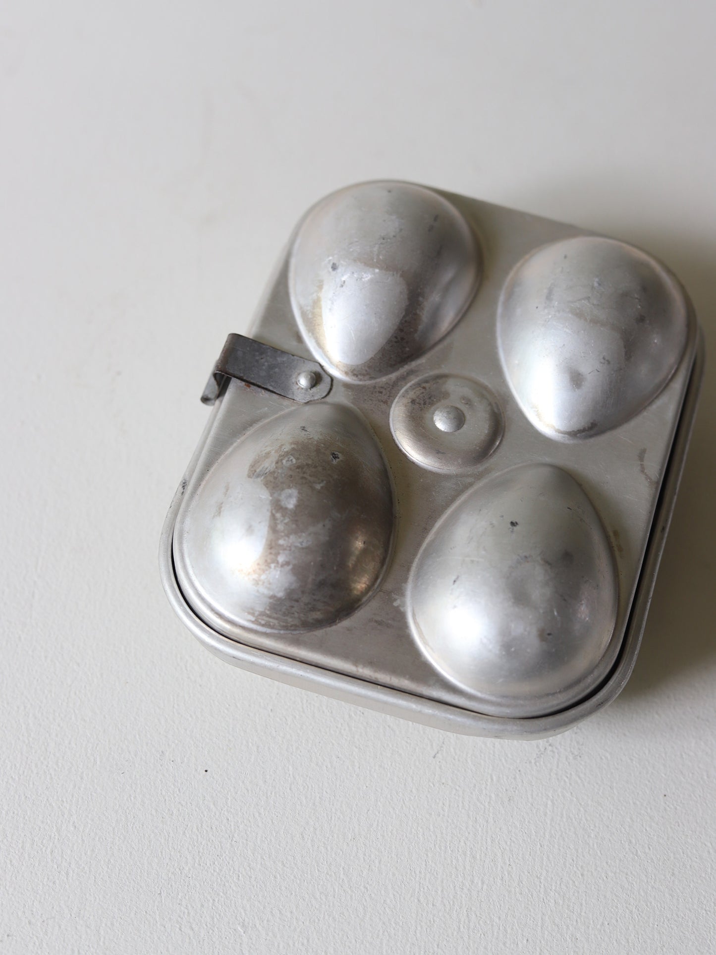 LE GRAND TETRAS EGG CARRY : A