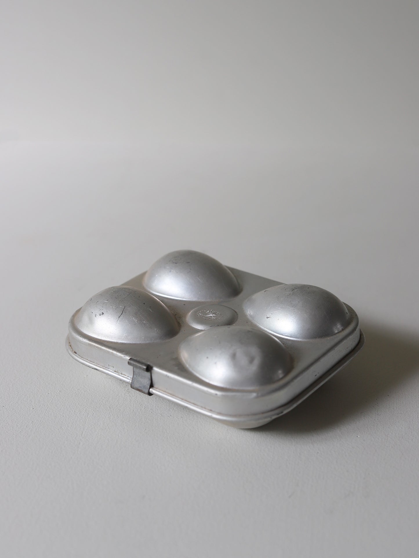 LE GRAND TETRAS EGG CARRY : A
