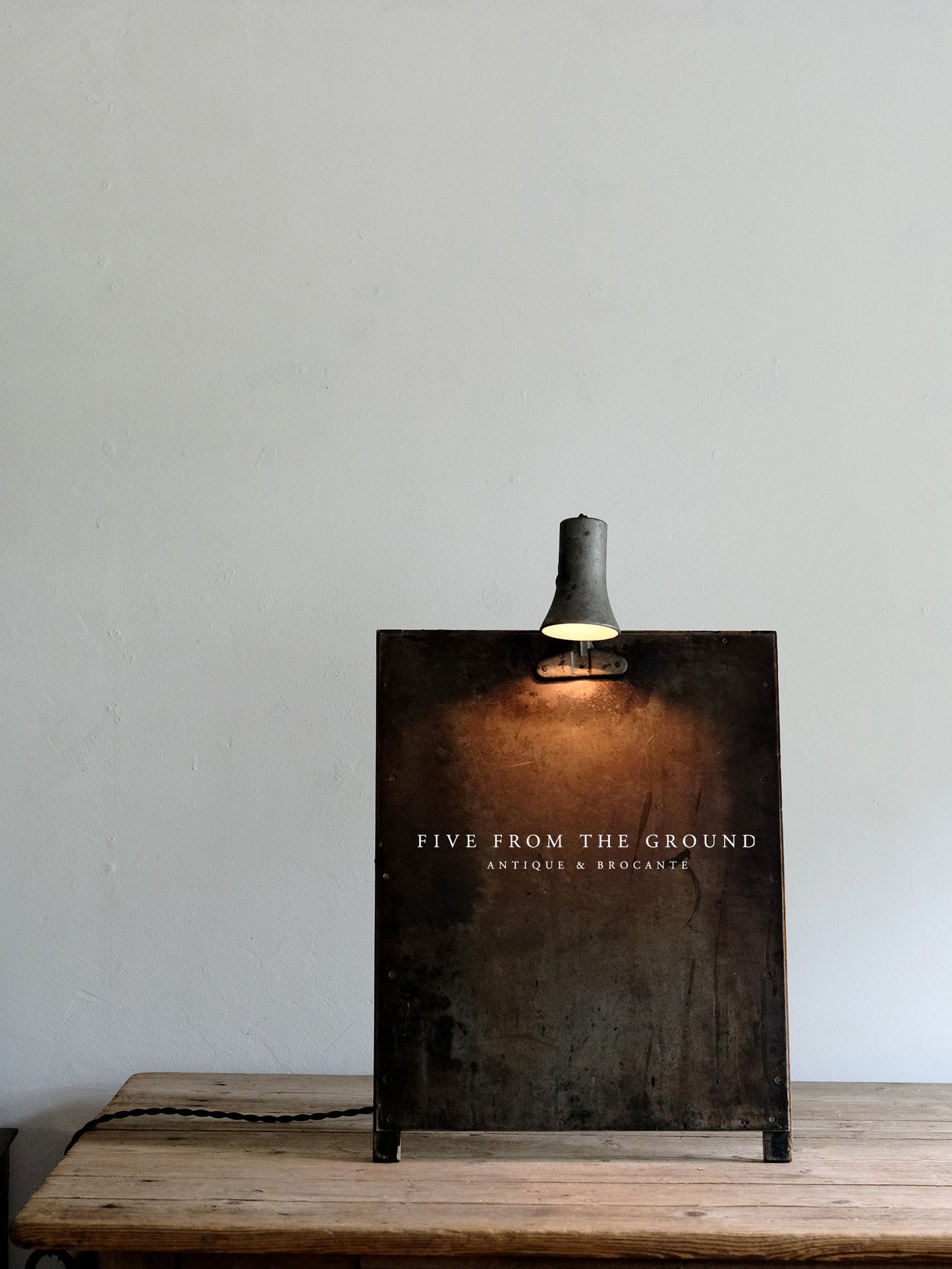 SIGNBOARD LAMP