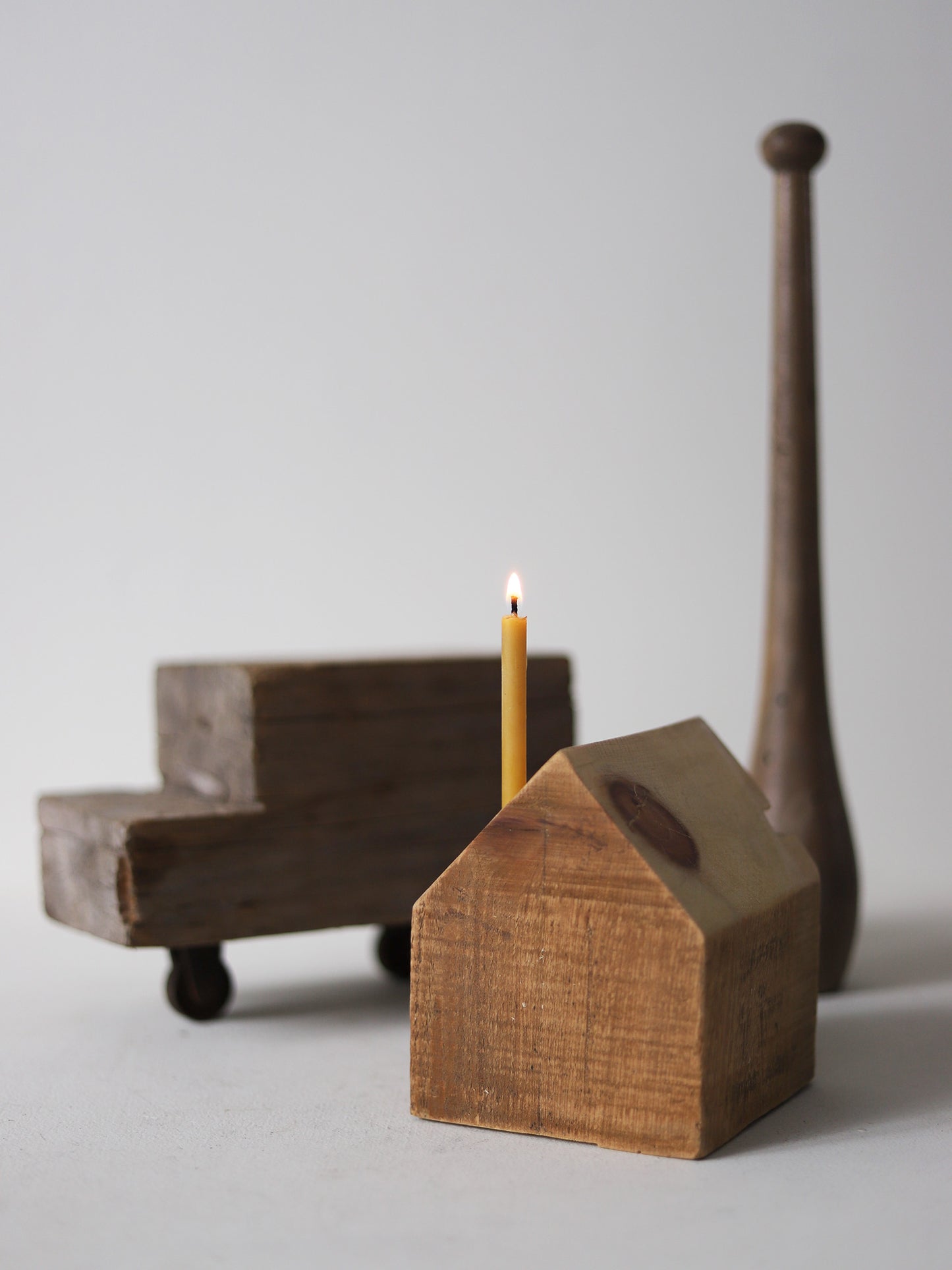 003 オート三輪と三角屋根