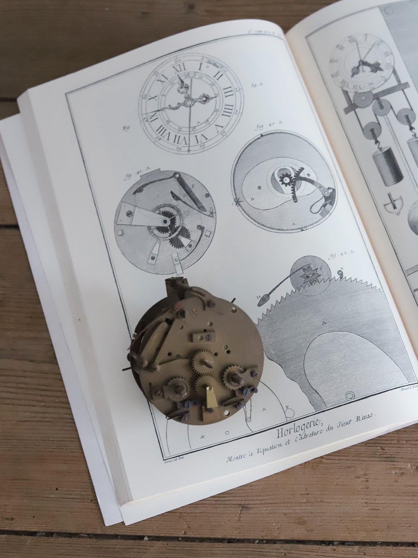 055 古時計と時計の中身と時計の本