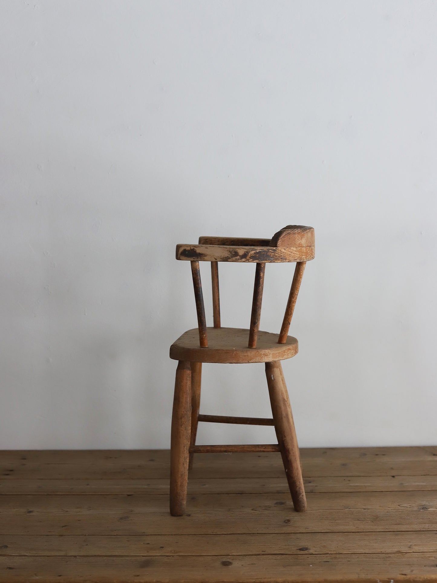 068 CHILD CHAIR