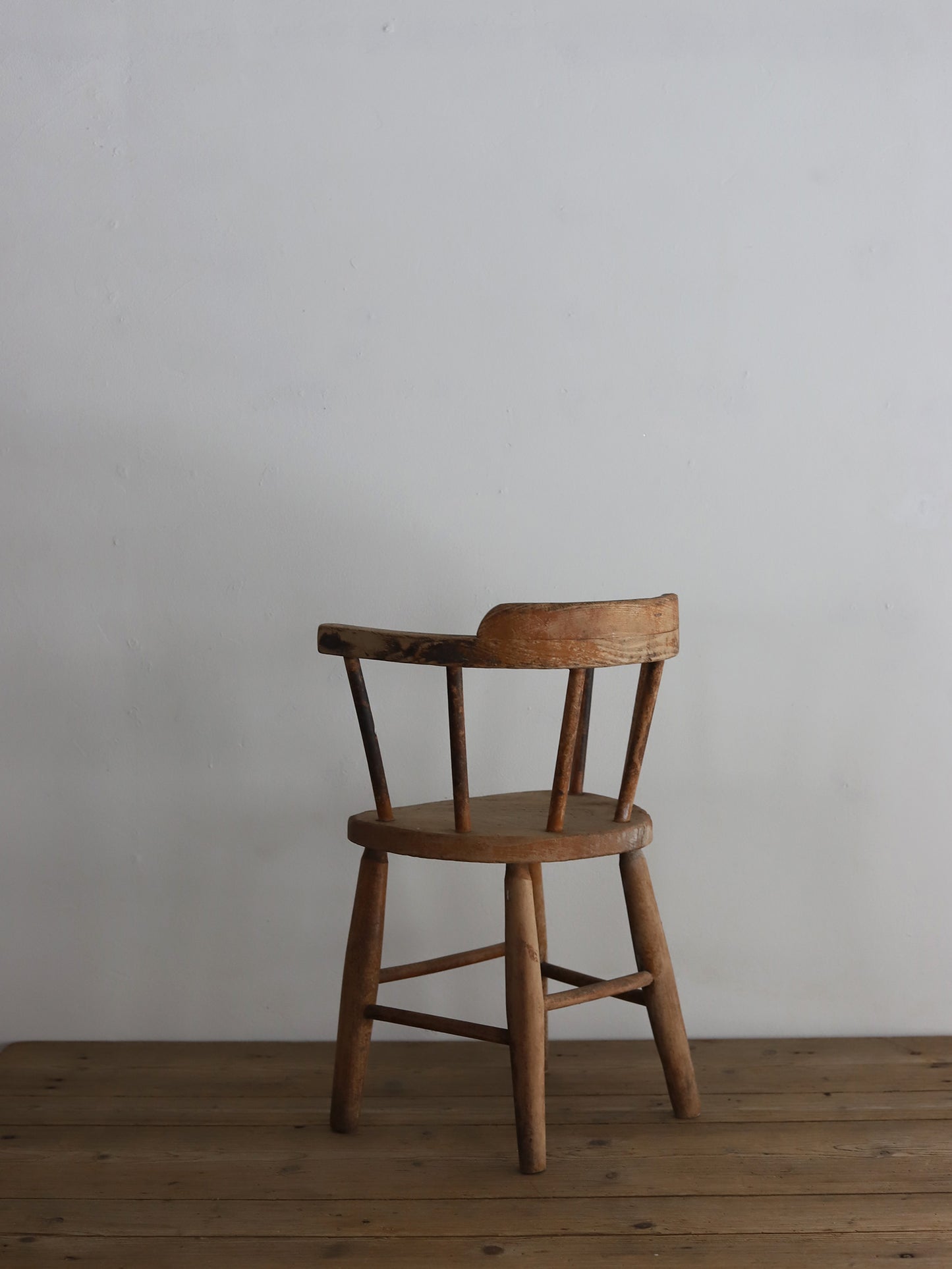 068 CHILD CHAIR