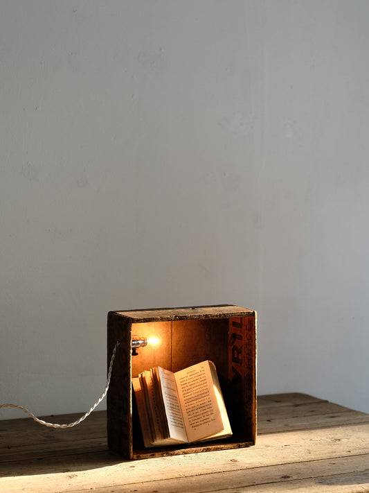 021 木箱にランプ S