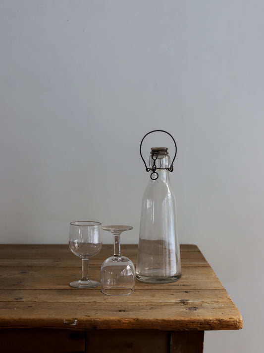 090  ガラスのミルクボトルとグラス2個