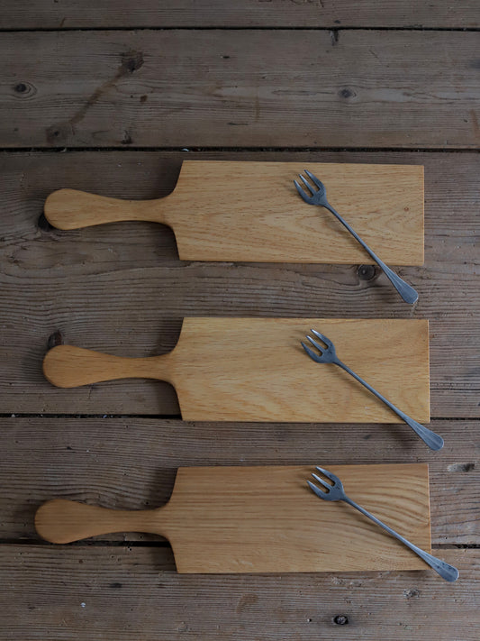 092  カッティングボードとオイスターフォーク