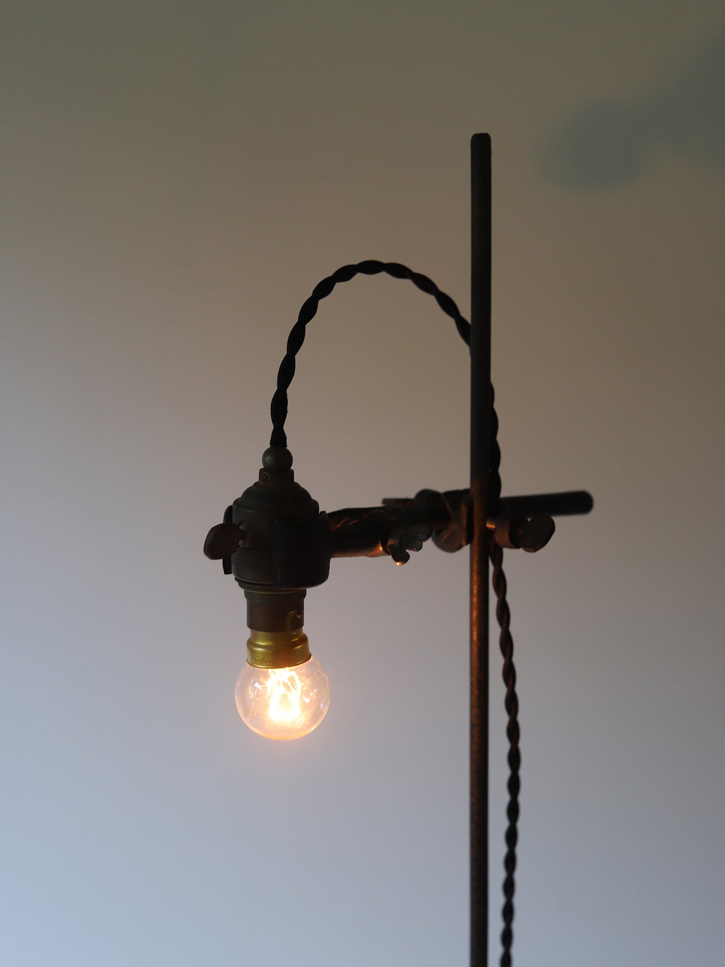 IRON STAND LAMP 178