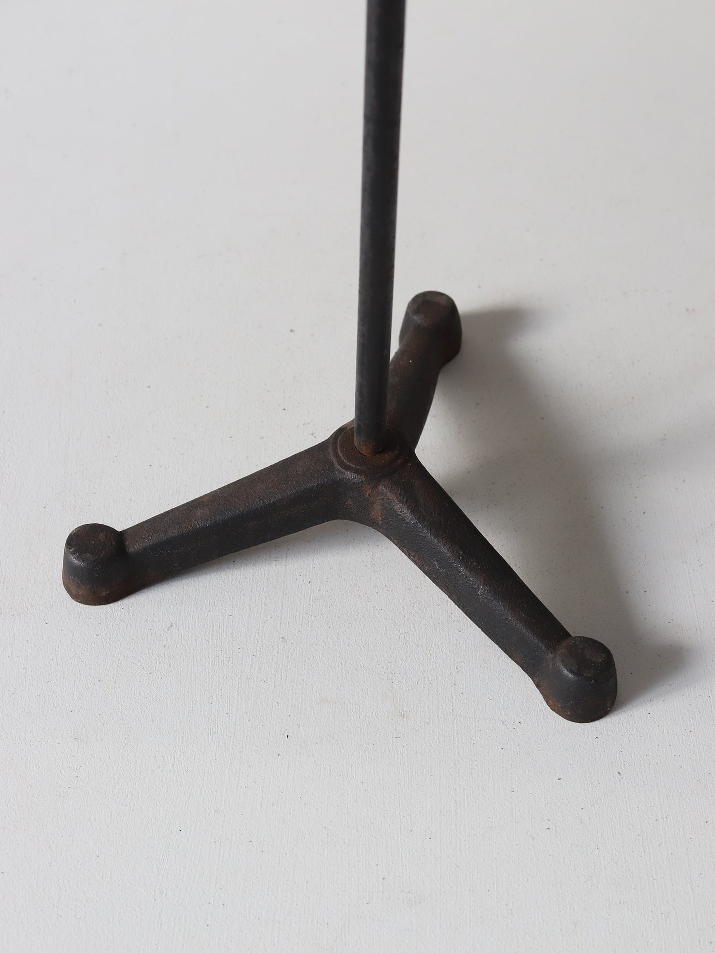 IRON STAND LAMP