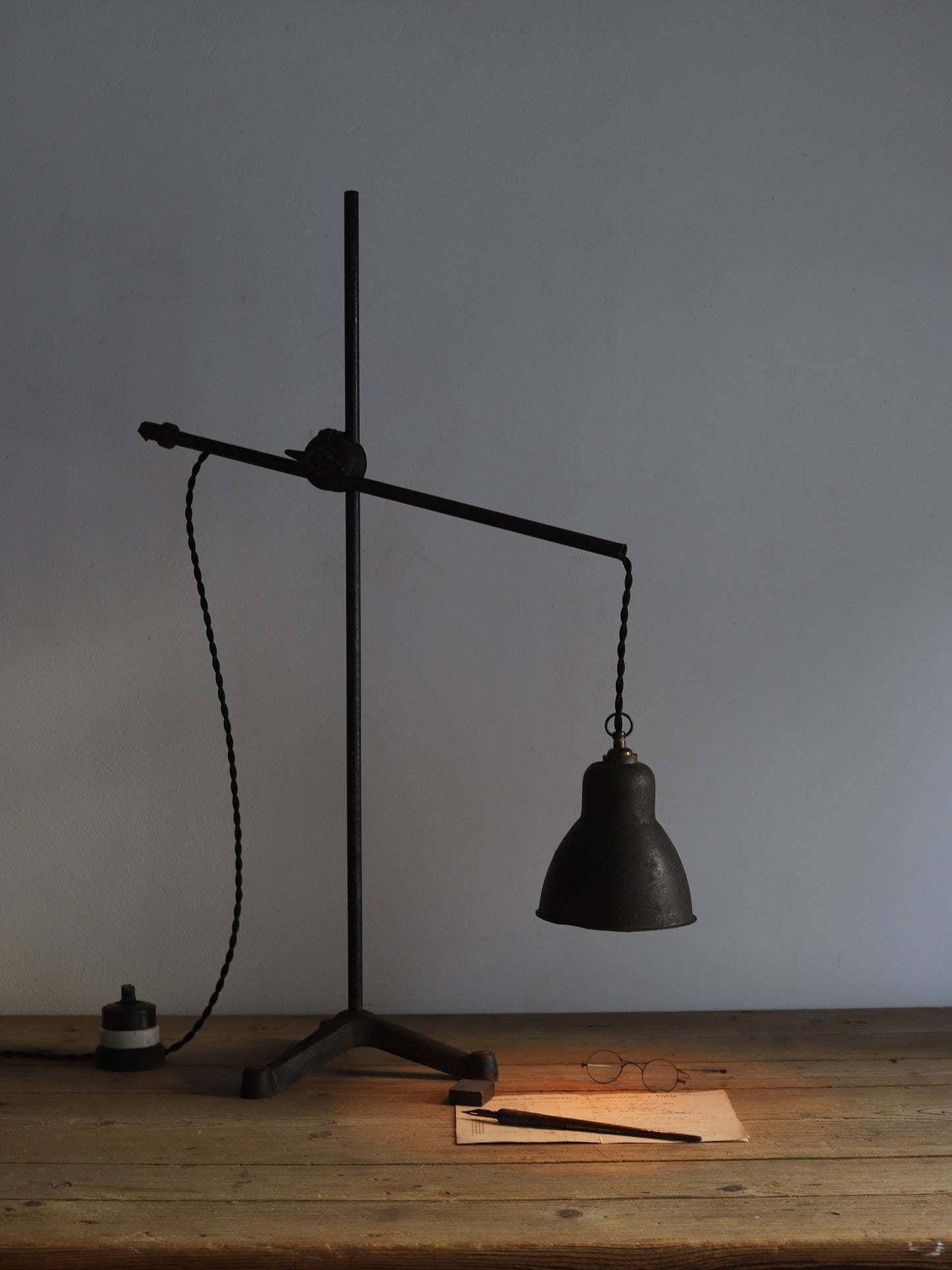 IRON STAND LAMP