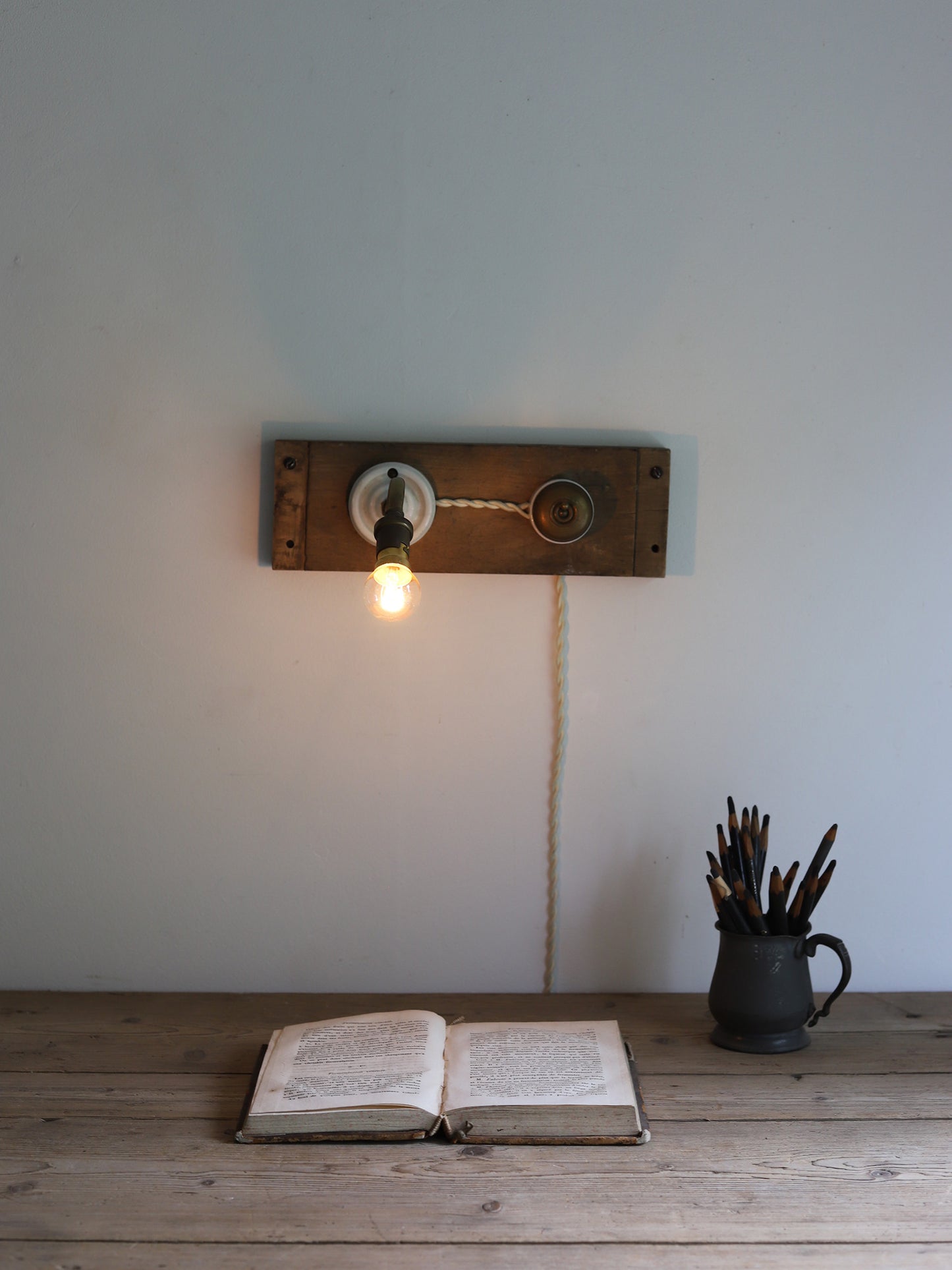 WALL LAMP