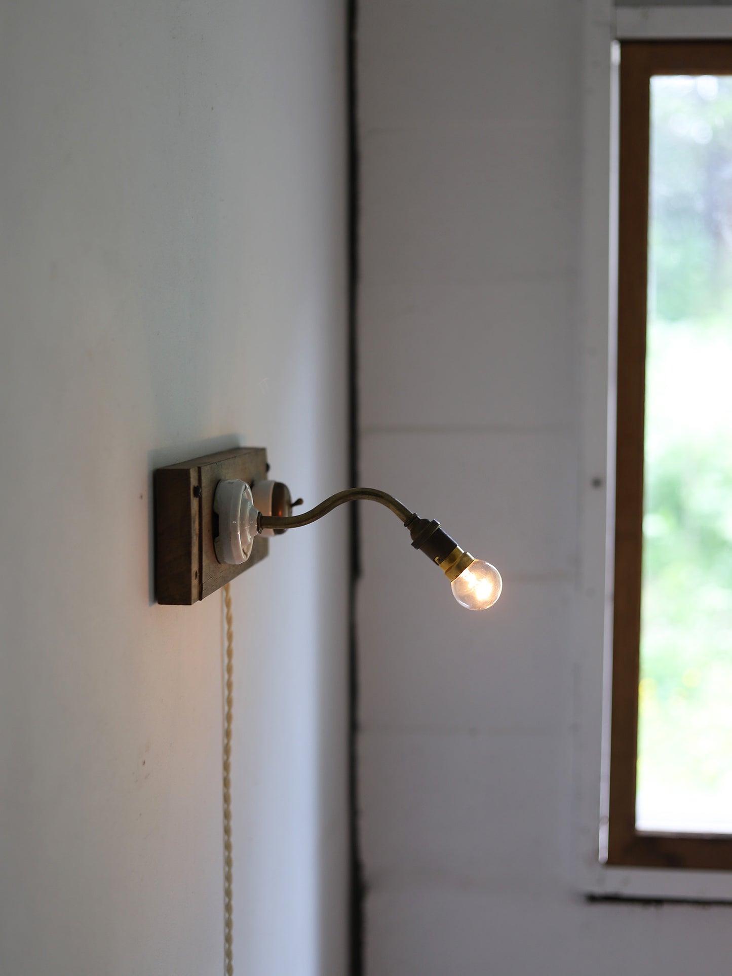 WALL LAMP