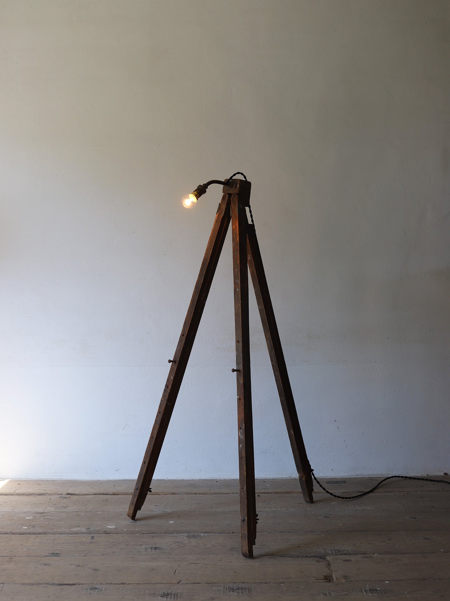 EASEL LAMP