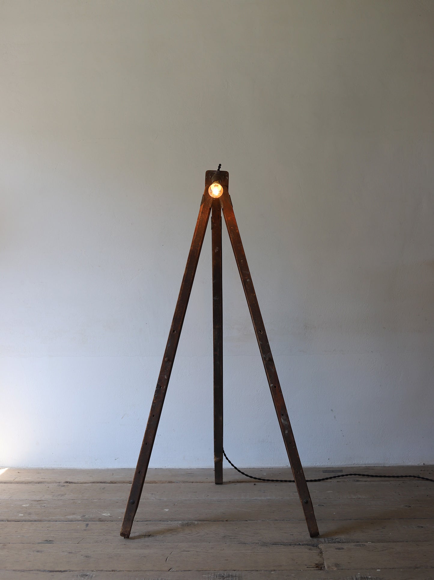 EASEL LAMP