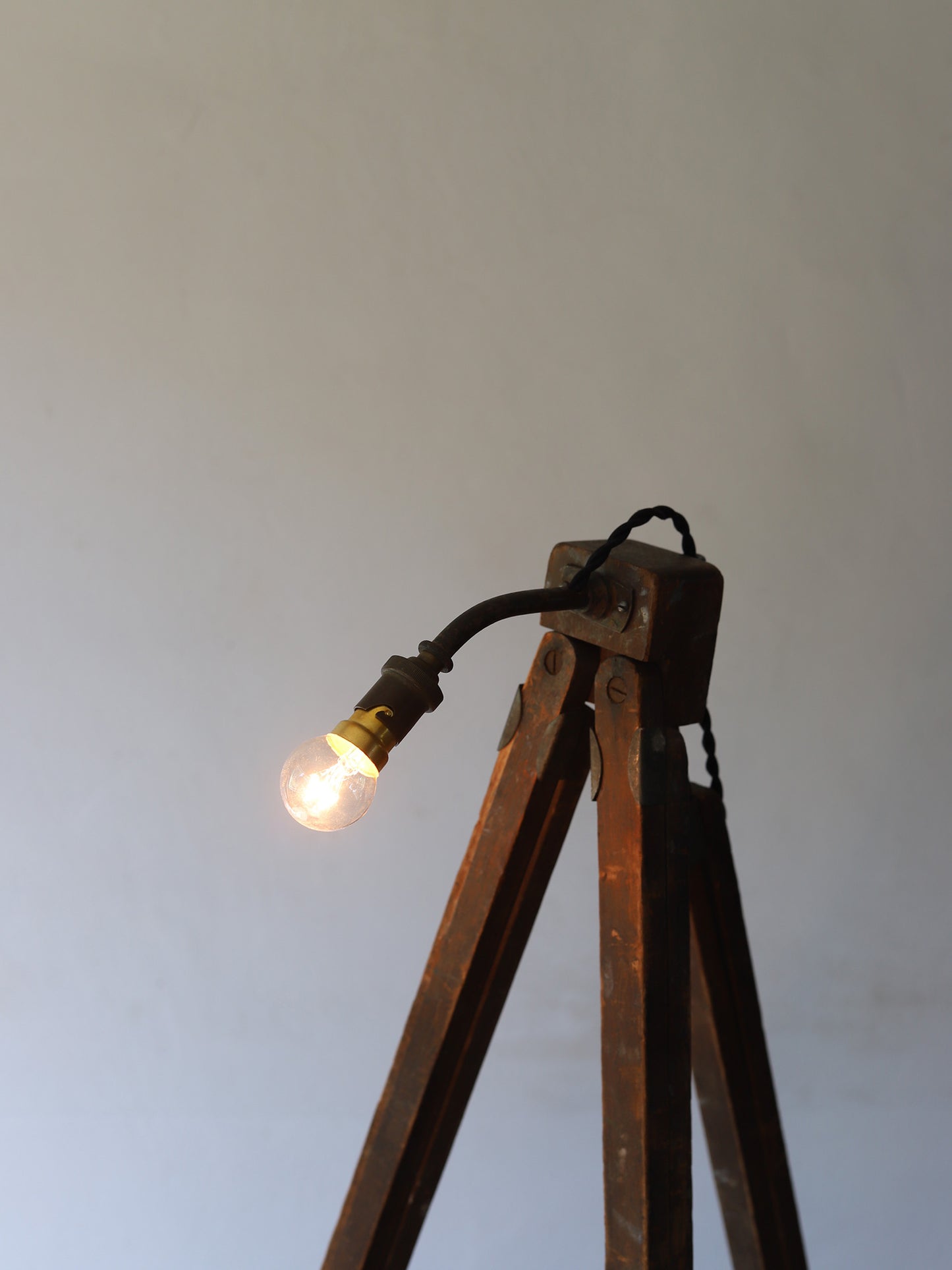 EASEL LAMP