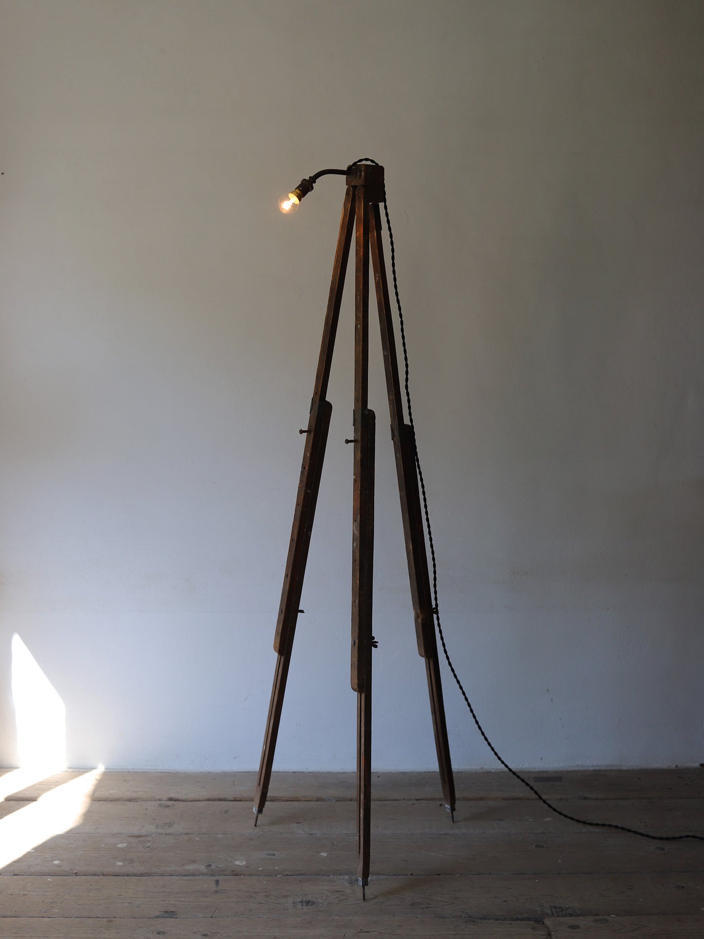 EASEL LAMP