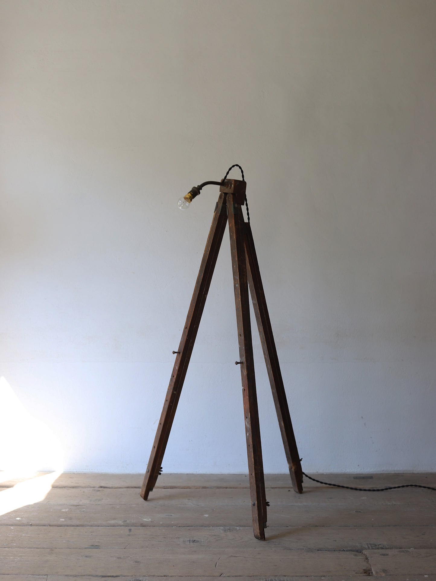 EASEL LAMP