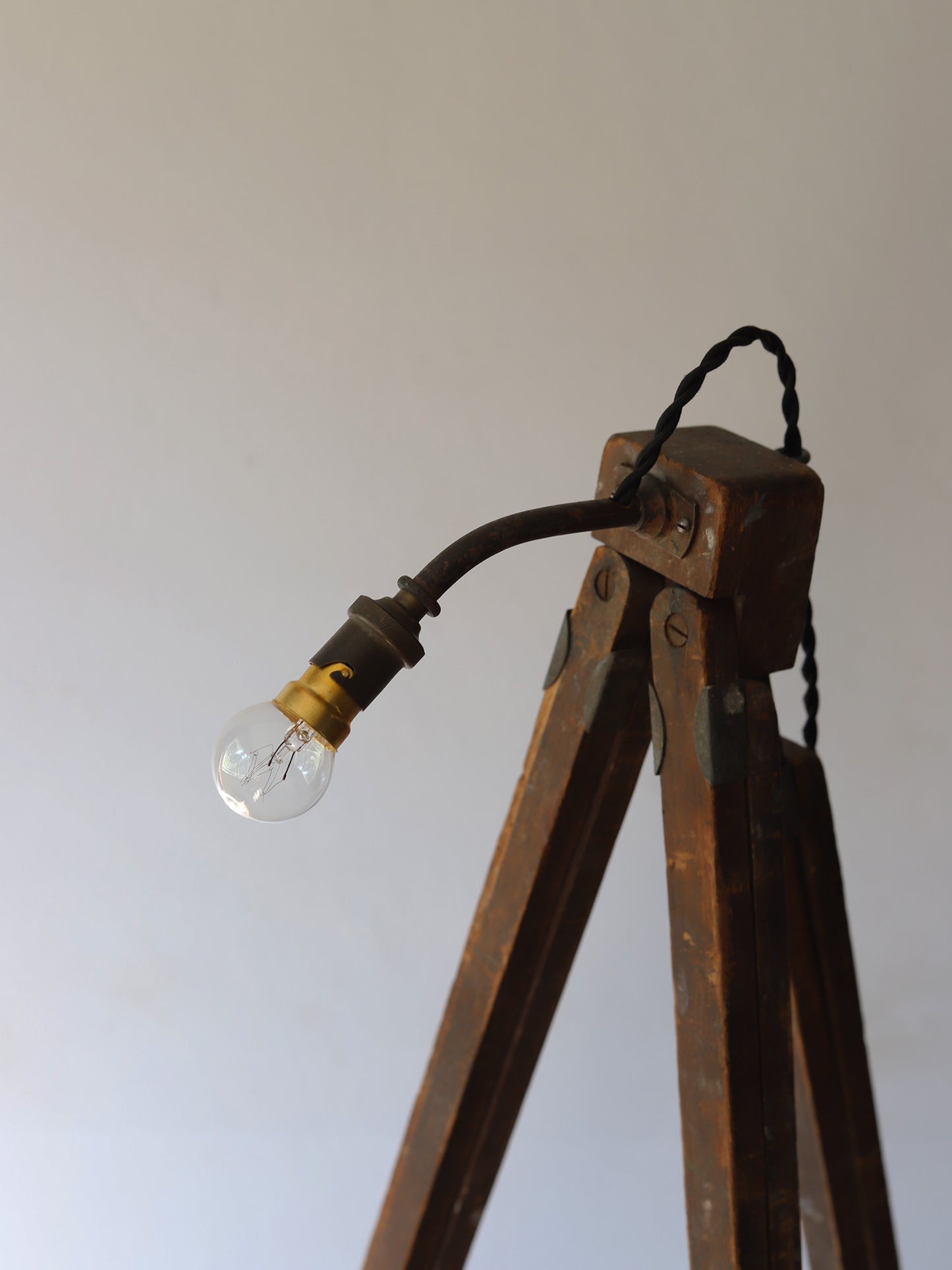 EASEL LAMP