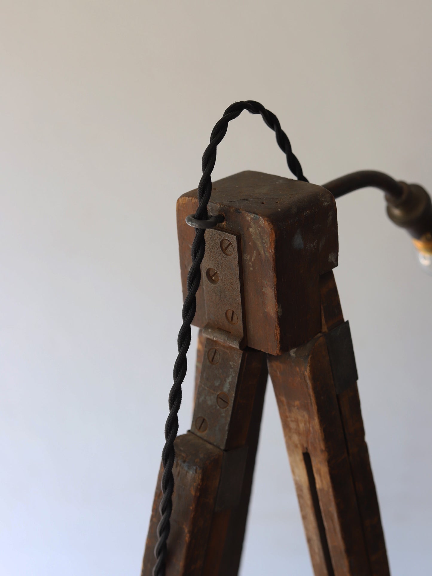 EASEL LAMP