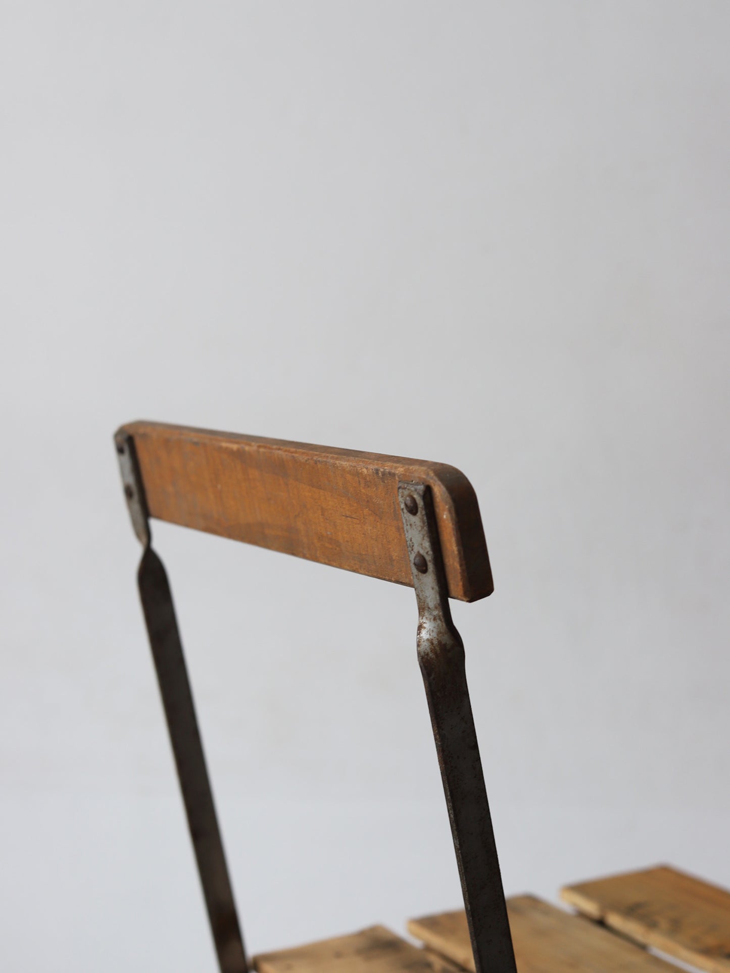 FOLDING CHAIR - 239