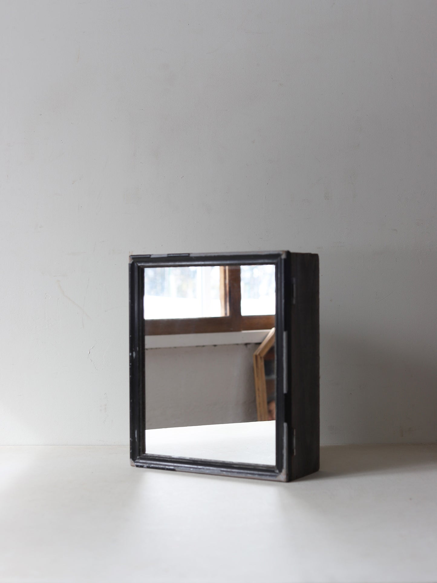 MIRROR BOX