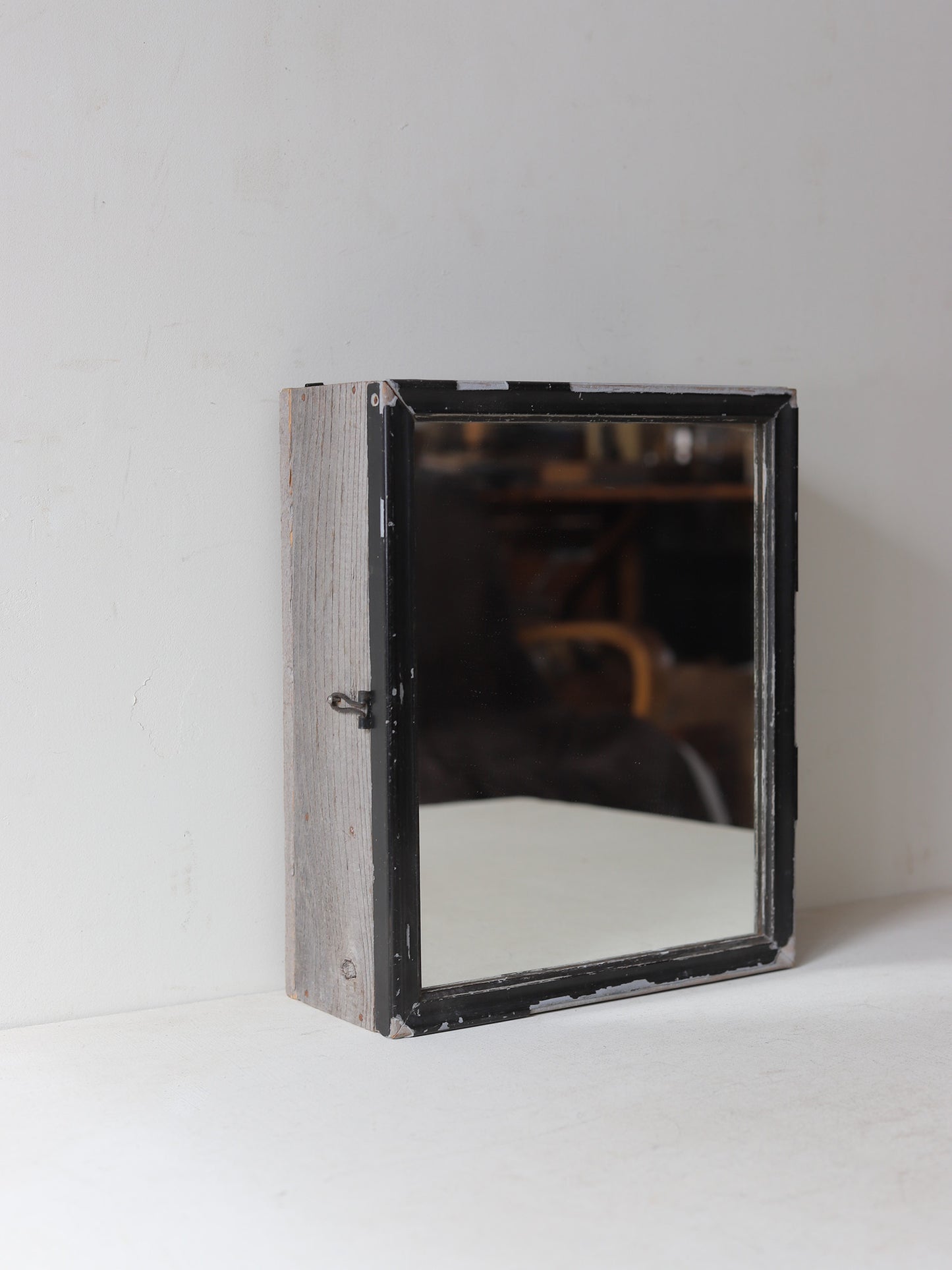 MIRROR BOX