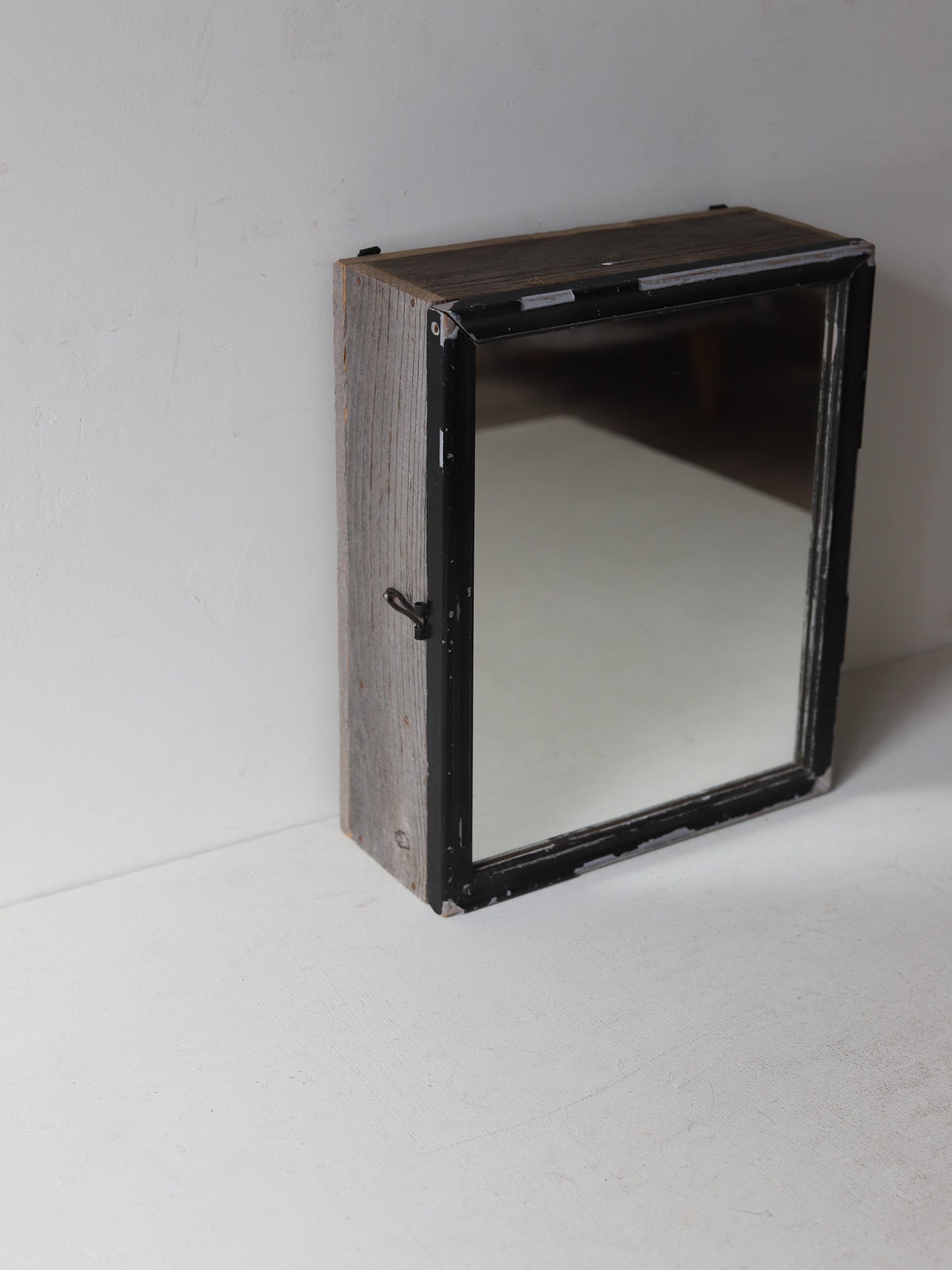 MIRROR BOX