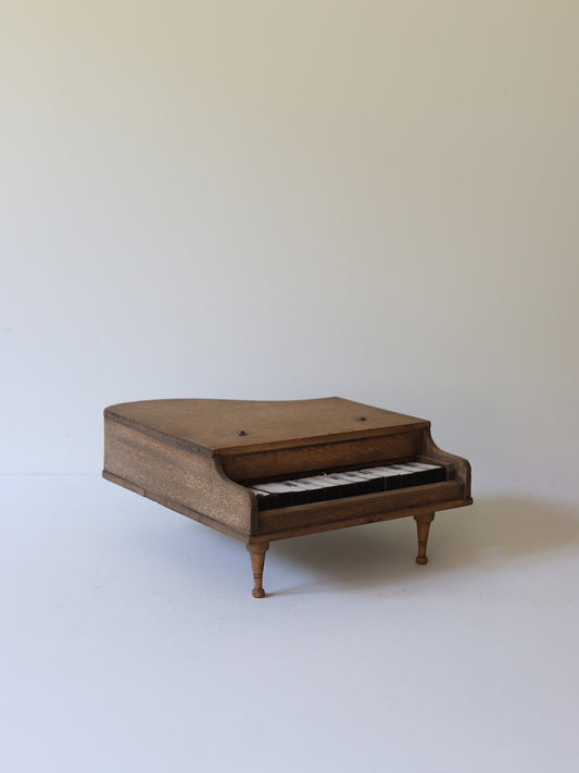TOY PIANO