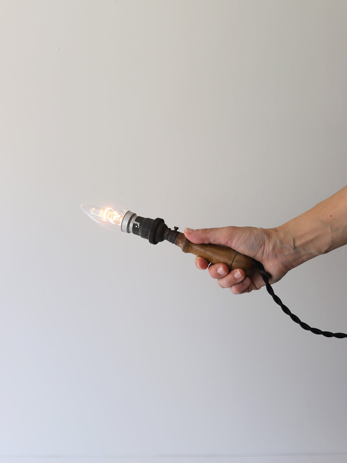 160 HANDLE LAMP – FIVE FROM THE GROUND