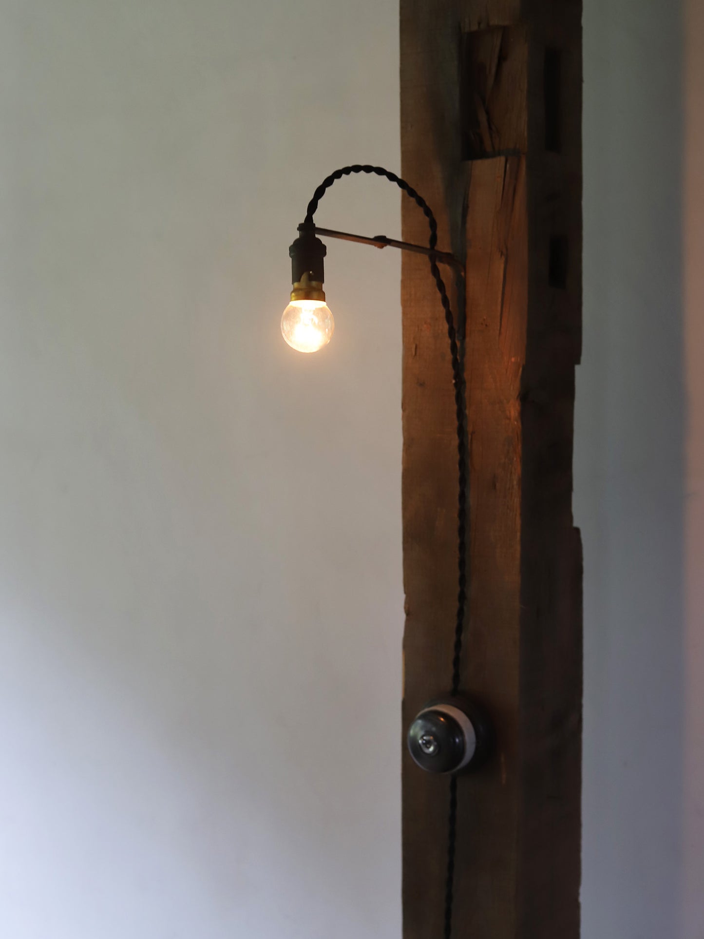 WALL LAMP