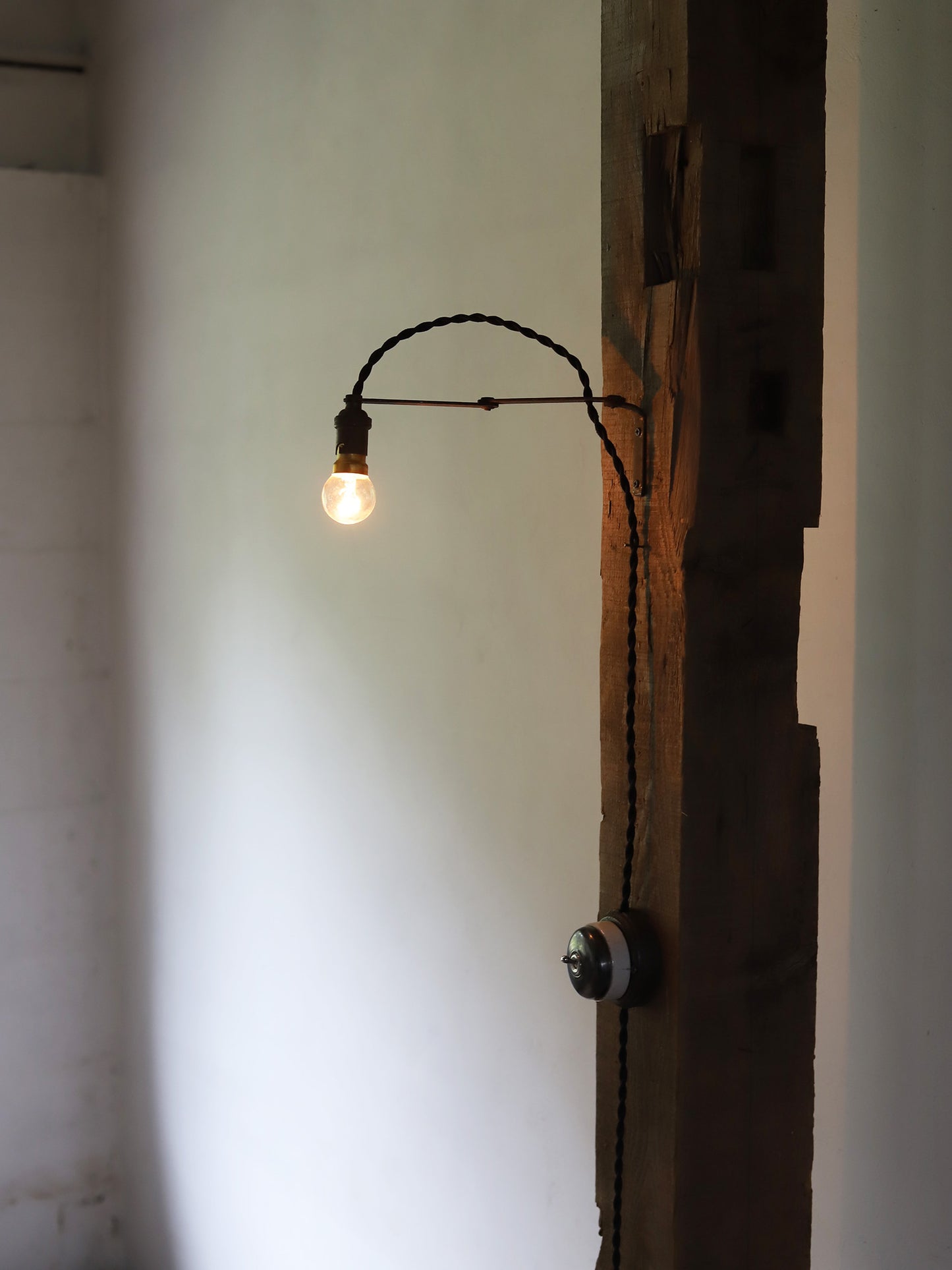 WALL LAMP