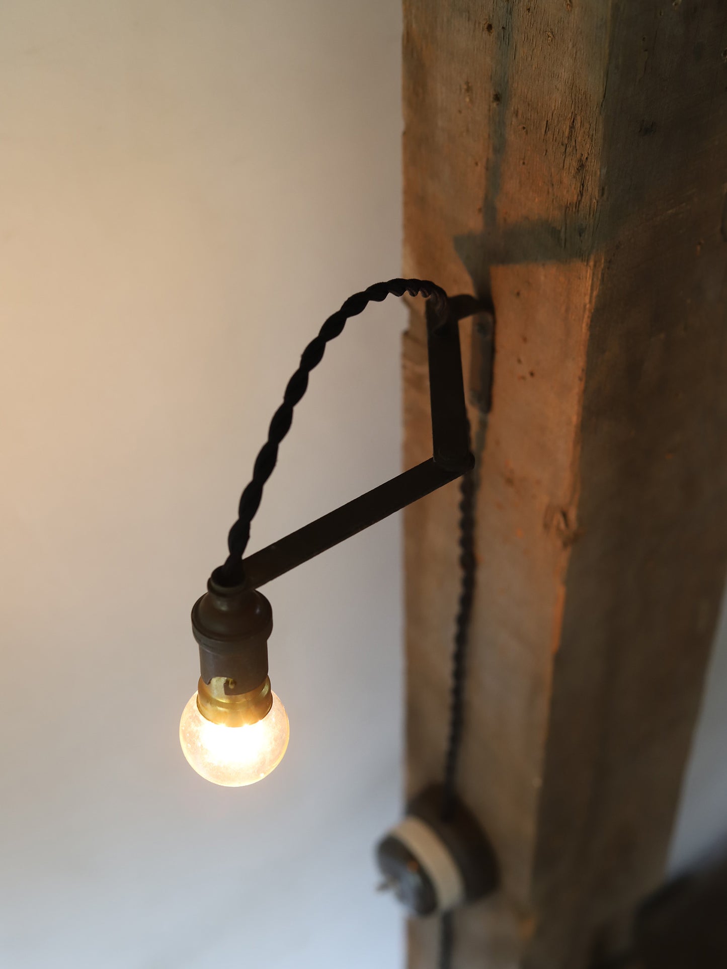 WALL LAMP