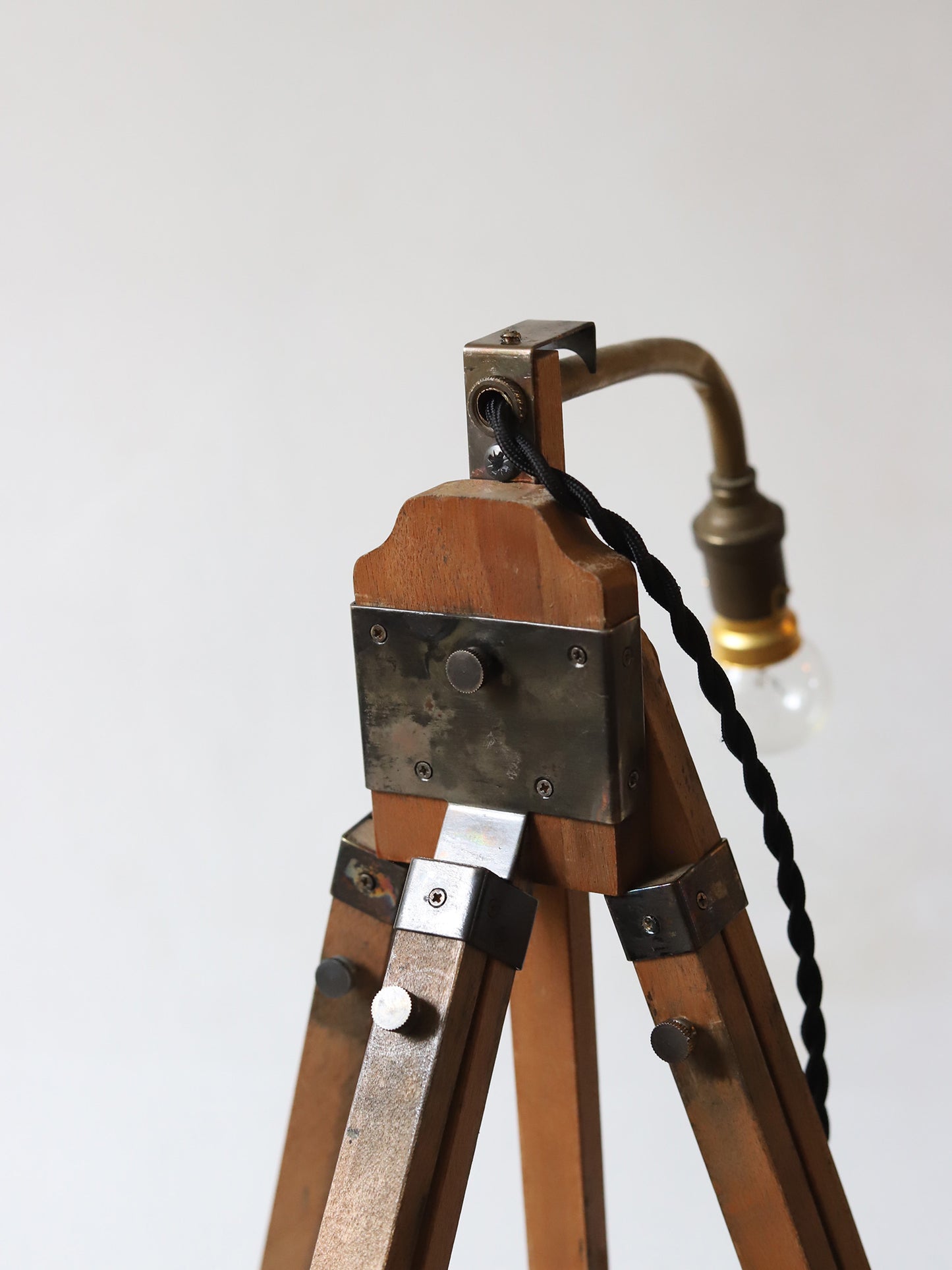 EASEL LAMP
