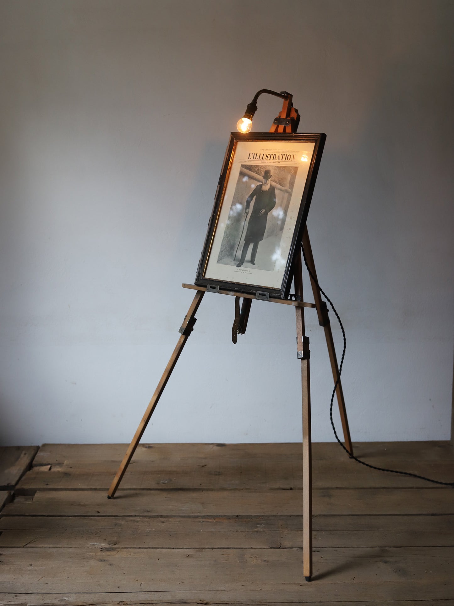 EASEL LAMP