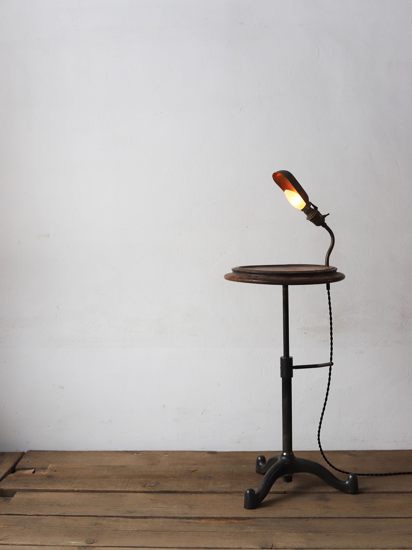 SIDE TABLE with LAMP