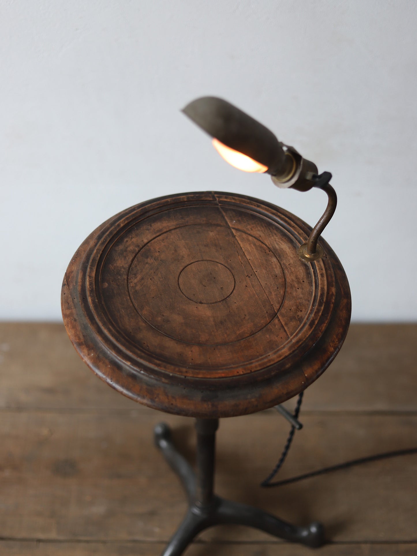 SIDE TABLE with LAMP